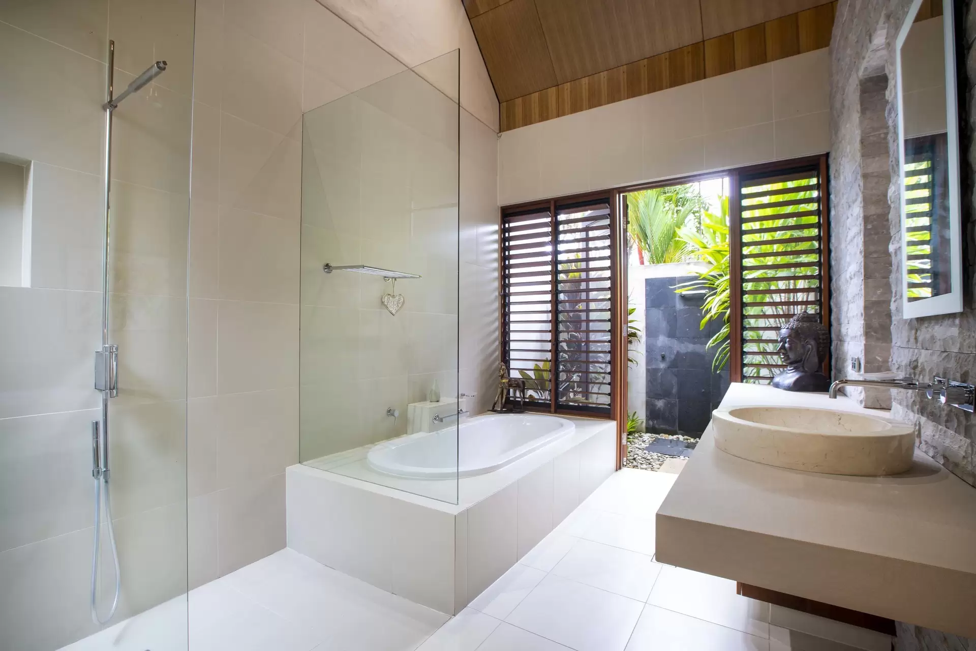16 Bale Drive, Port Douglas Sold by Queensland Sotheby's International Realty - image 1