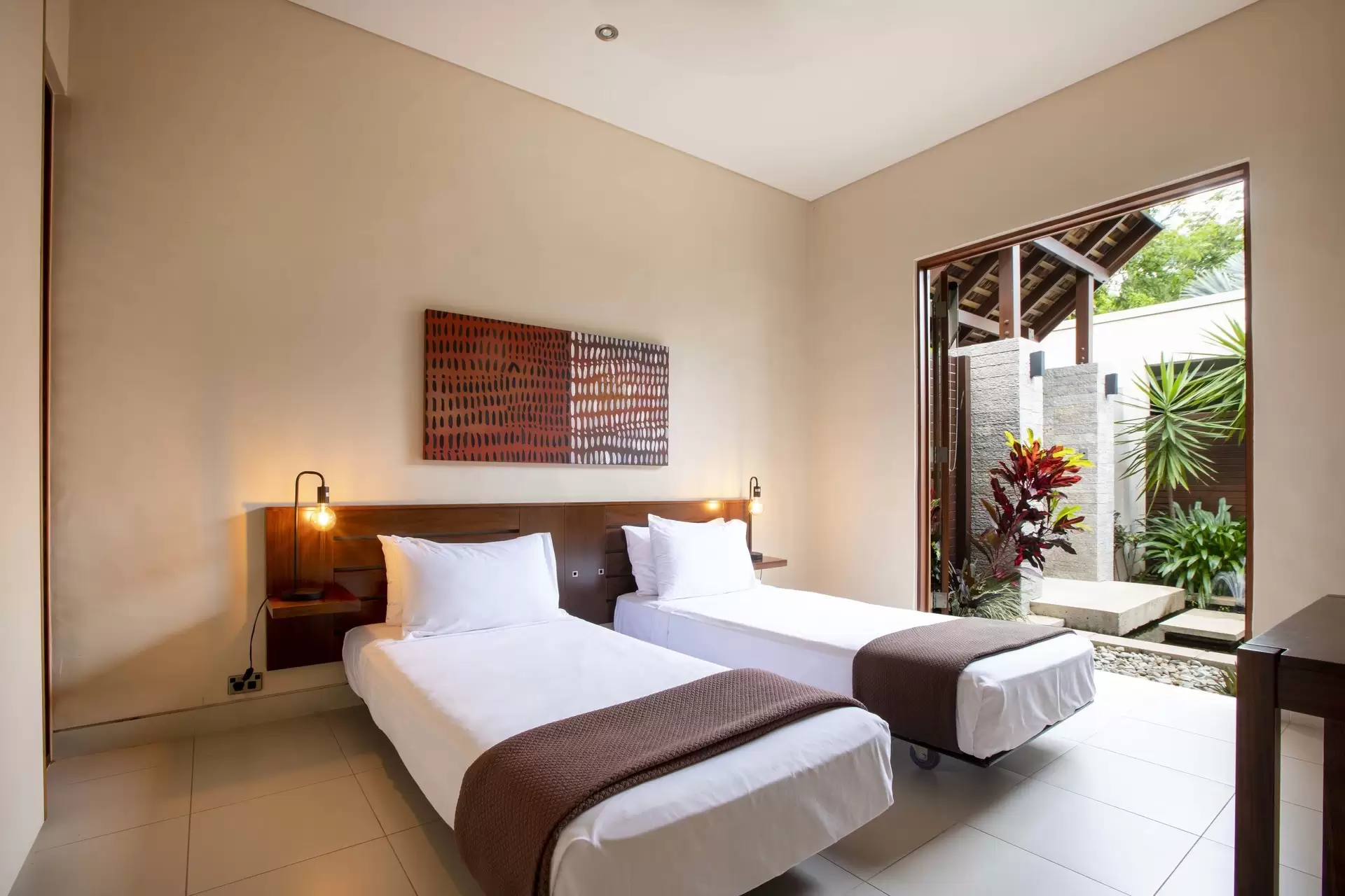 16 Bale Drive, Port Douglas Sold by Queensland Sotheby's International Realty - image 1