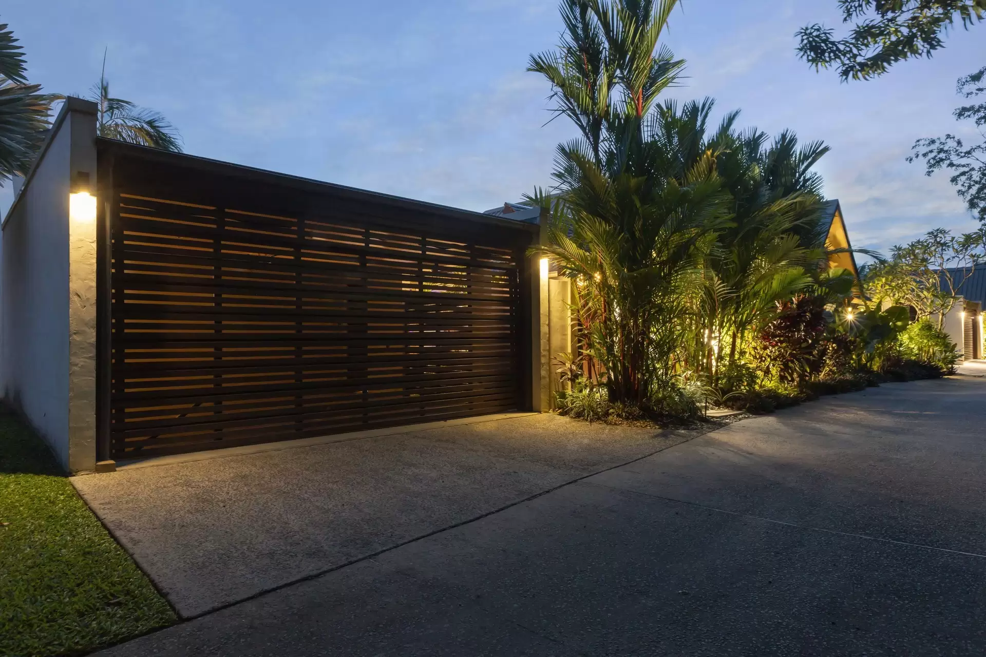 16 Bale Drive, Port Douglas Sold by Queensland Sotheby's International Realty - image 1