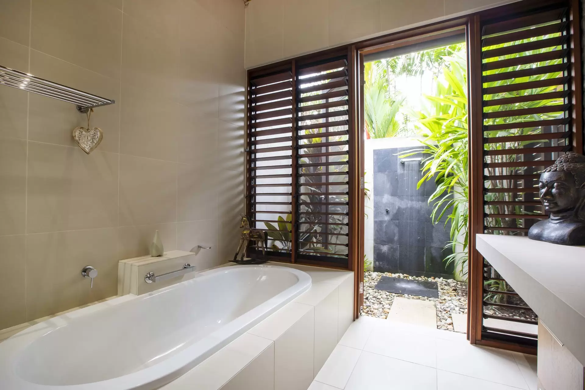 16 Bale Drive, Port Douglas Sold by Queensland Sotheby's International Realty - image 1