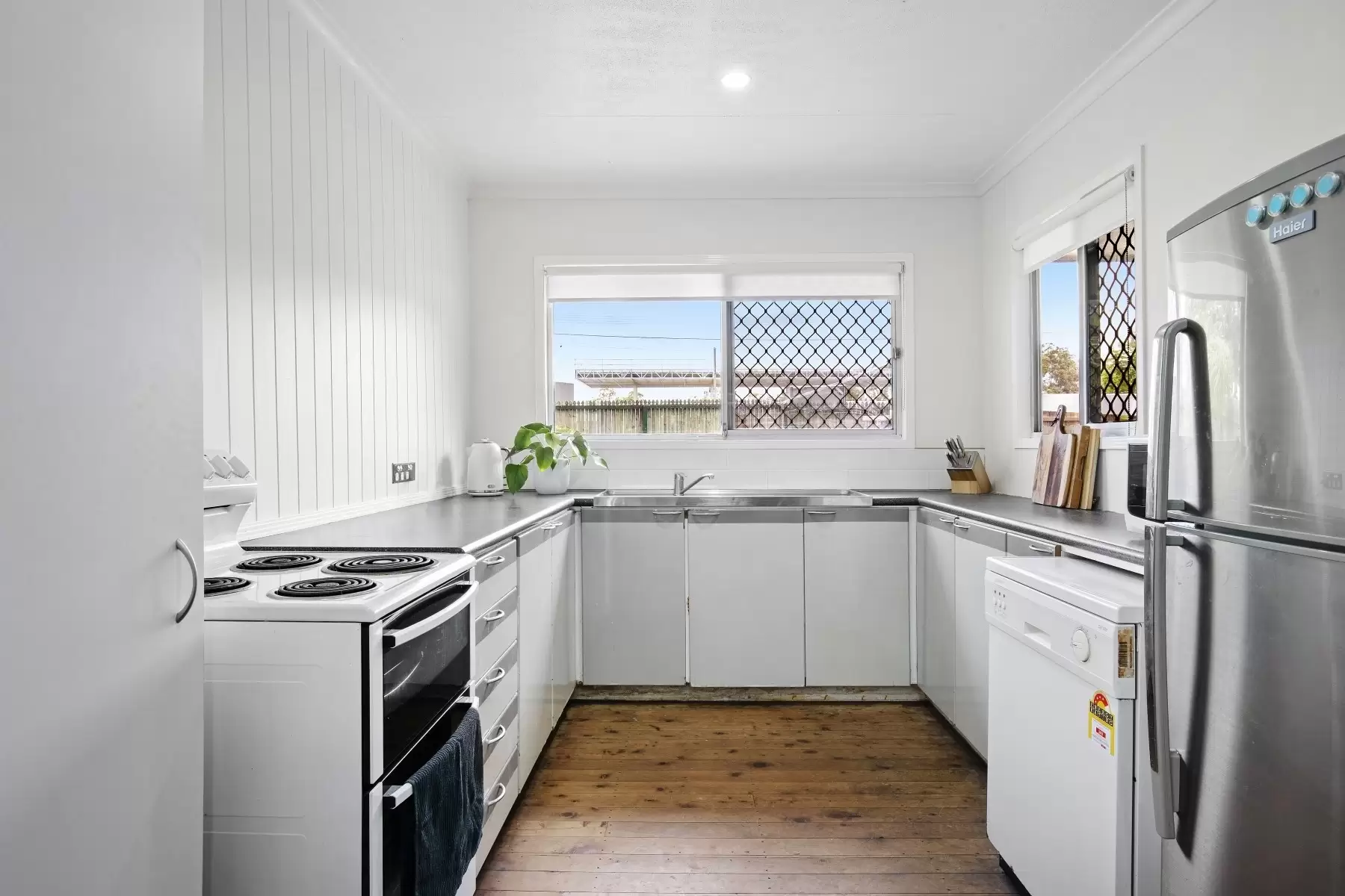 460 Nerang Road, Ashmore Sold by Queensland Sotheby's International Realty - image 1