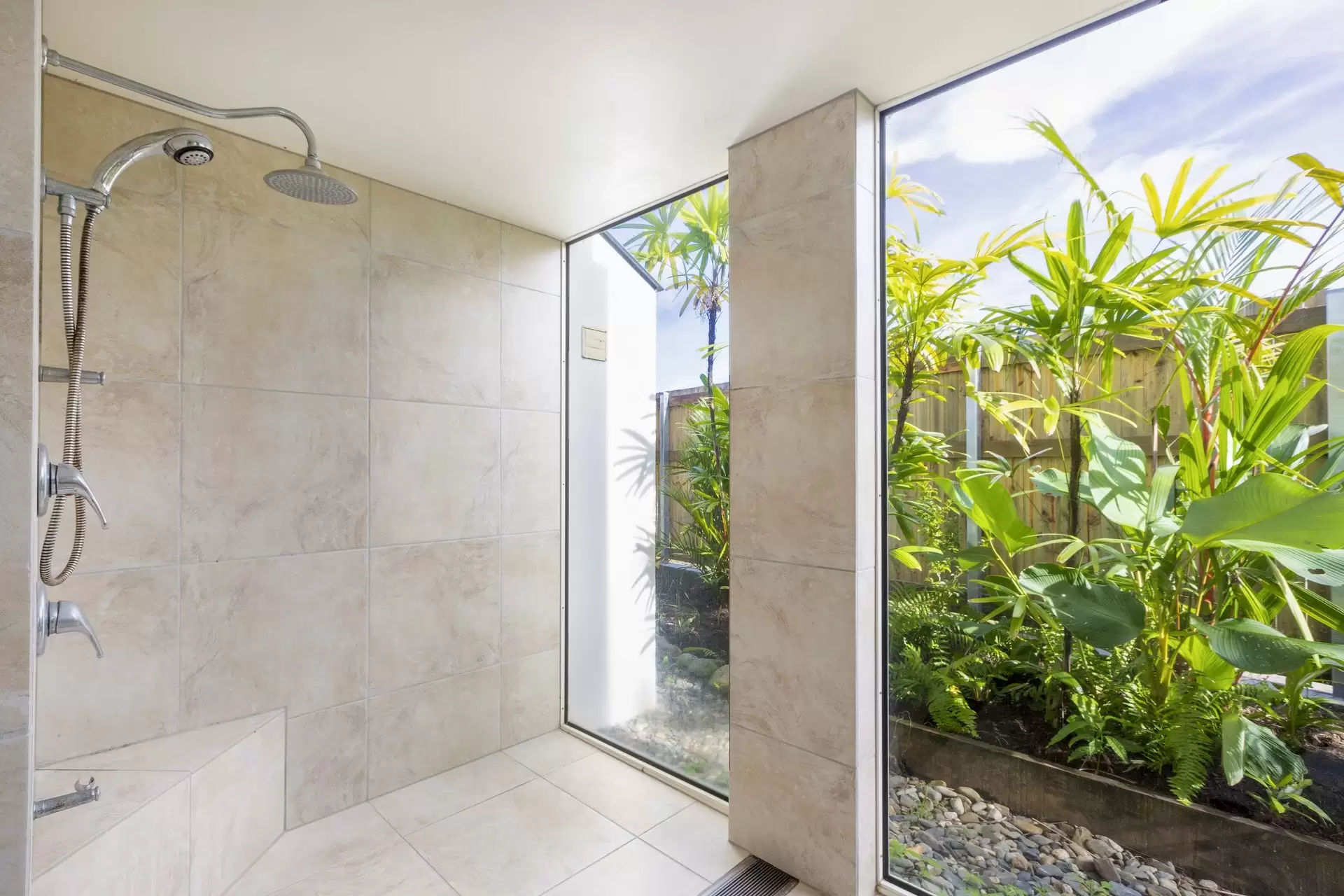 3/13 Andrews Close, Port Douglas Sold by  - image 1