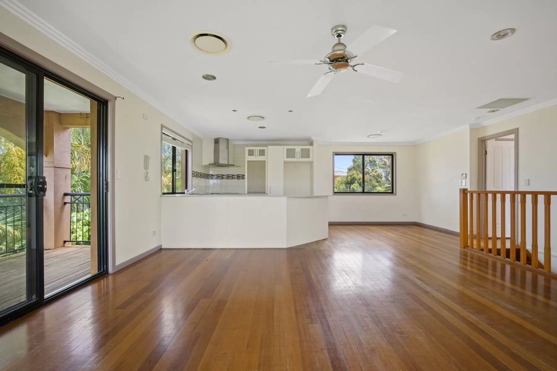 7/16 Cascade Avenue, Benowa Sold by Queensland Sotheby's International Realty - image 1