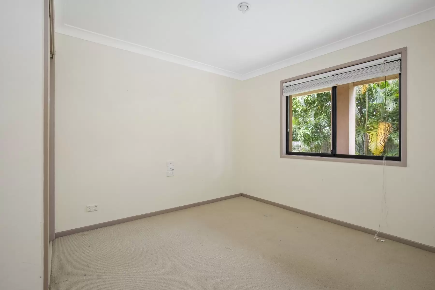 7/16 Cascade Avenue, Benowa Sold by Queensland Sotheby's International Realty - image 1