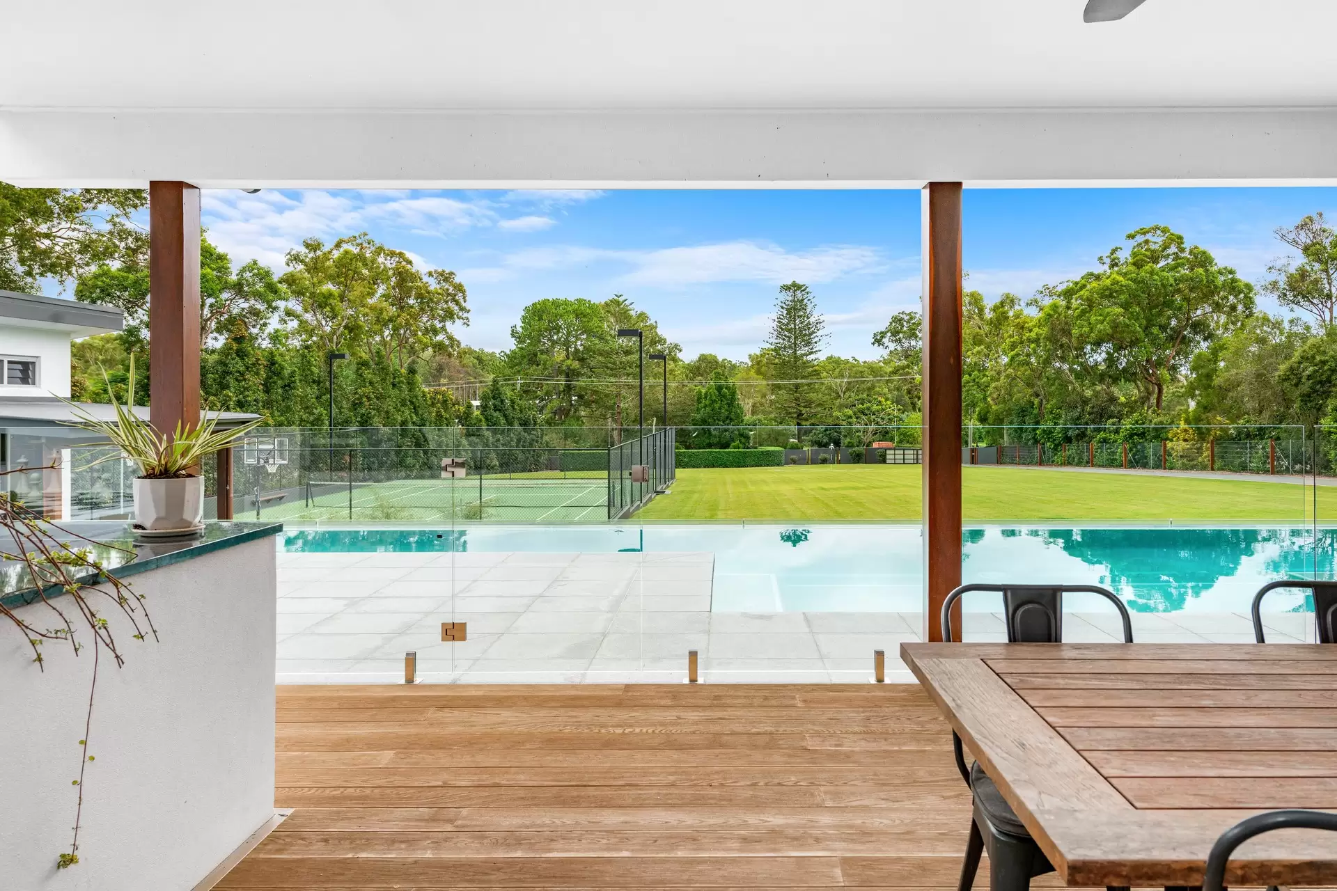 573 London Road, Chandler Sold by Queensland Sotheby's International Realty - image 1