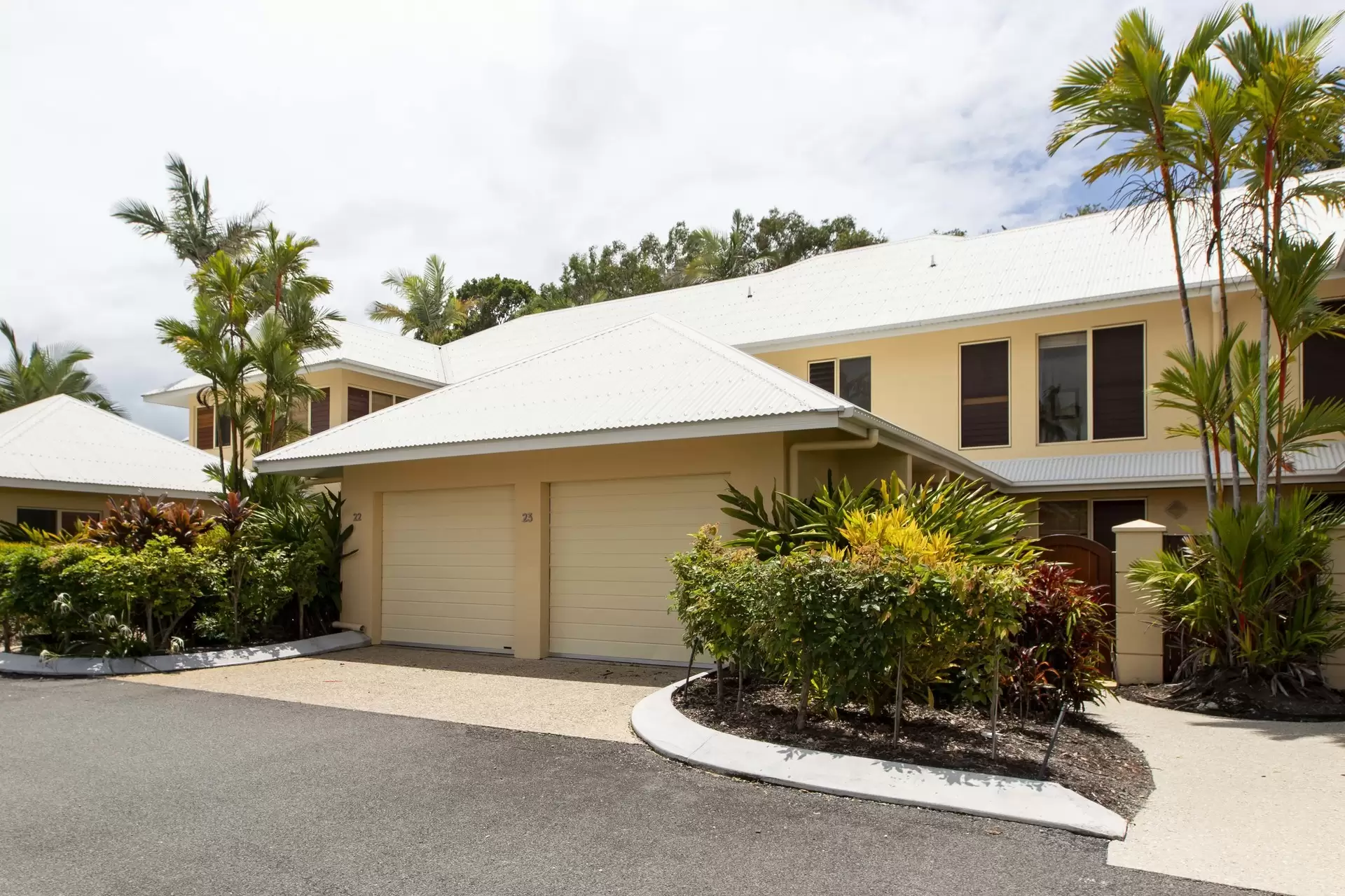 23/24-70 Nautilus Street, Port Douglas Sold by Queensland Sotheby's International Realty - image 1
