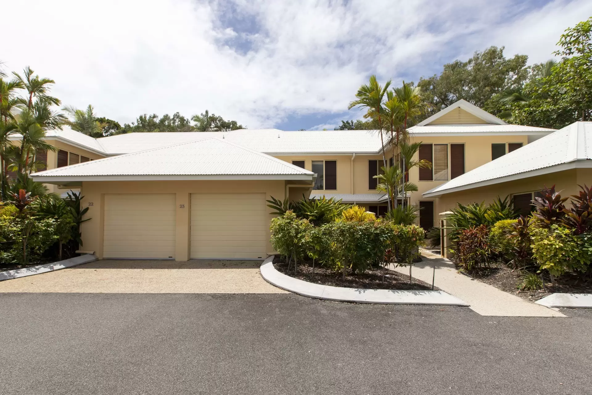 23/24-70 Nautilus Street, Port Douglas Sold by Queensland Sotheby's International Realty - image 1