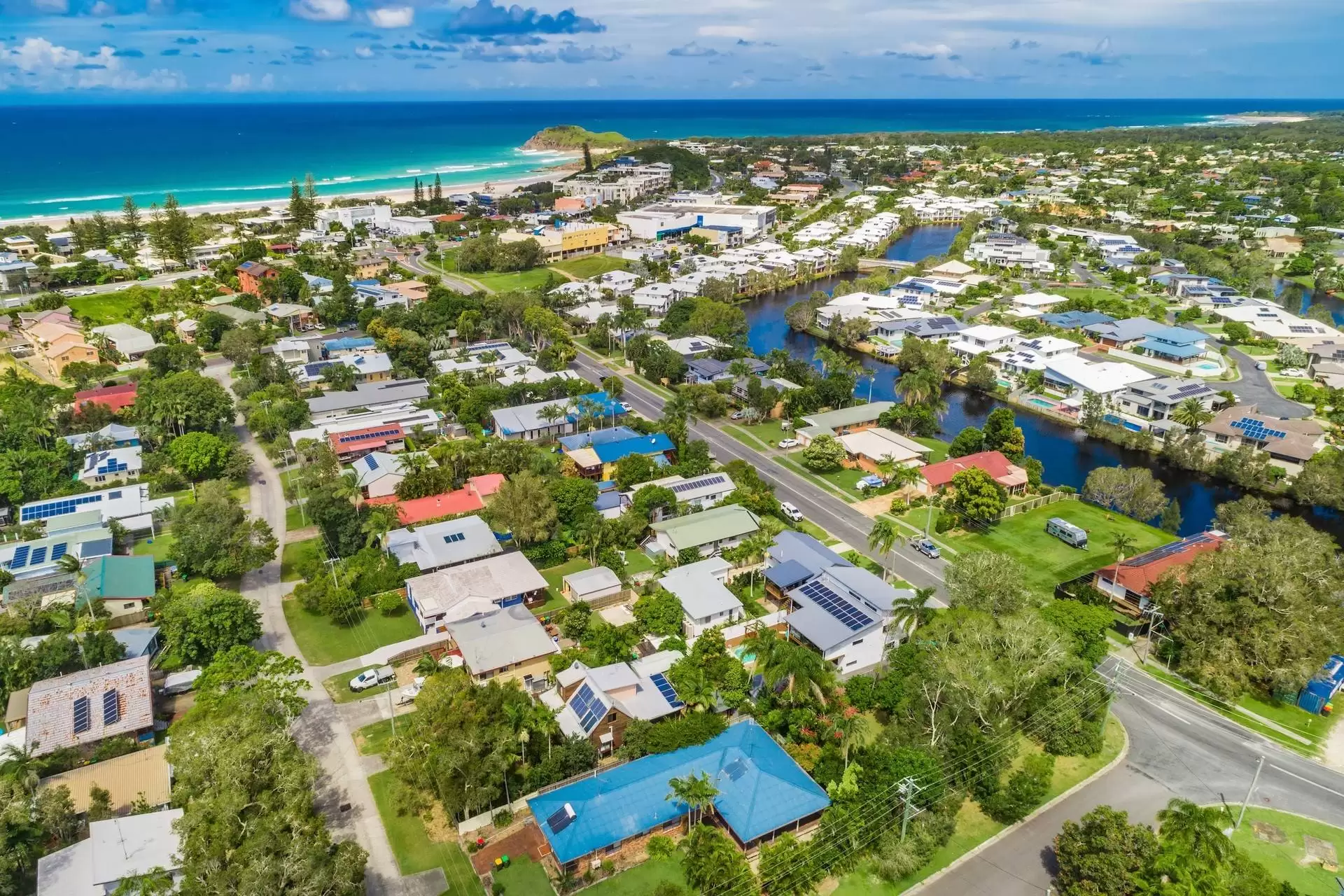 4 Mimosa Avenue, Bogangar Sold by Queensland Sotheby's International Realty - image 1