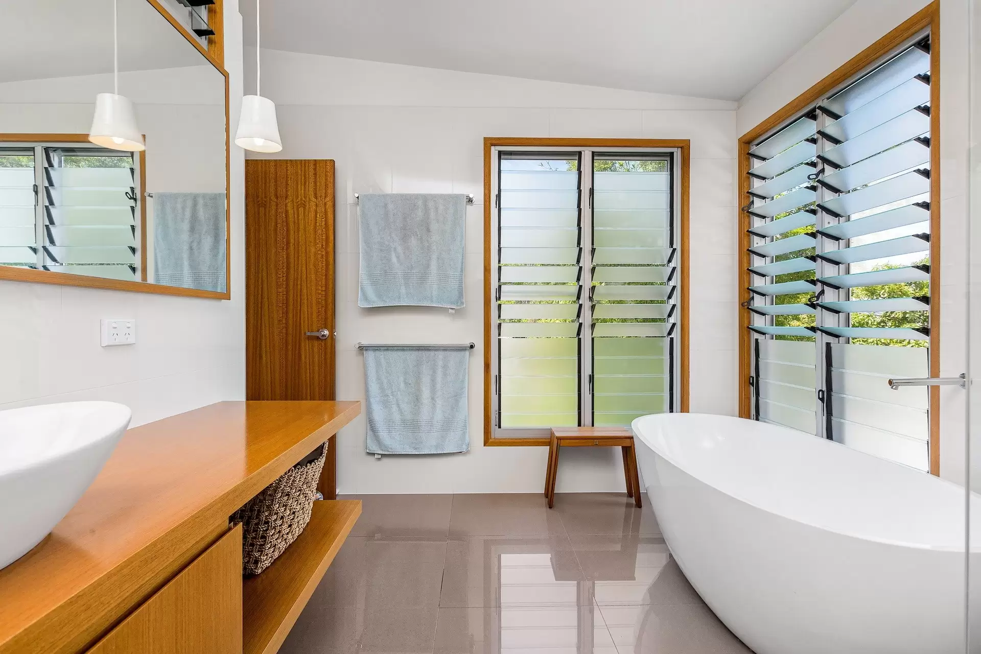 4 Mimosa Avenue, Bogangar Sold by Queensland Sotheby's International Realty - image 1