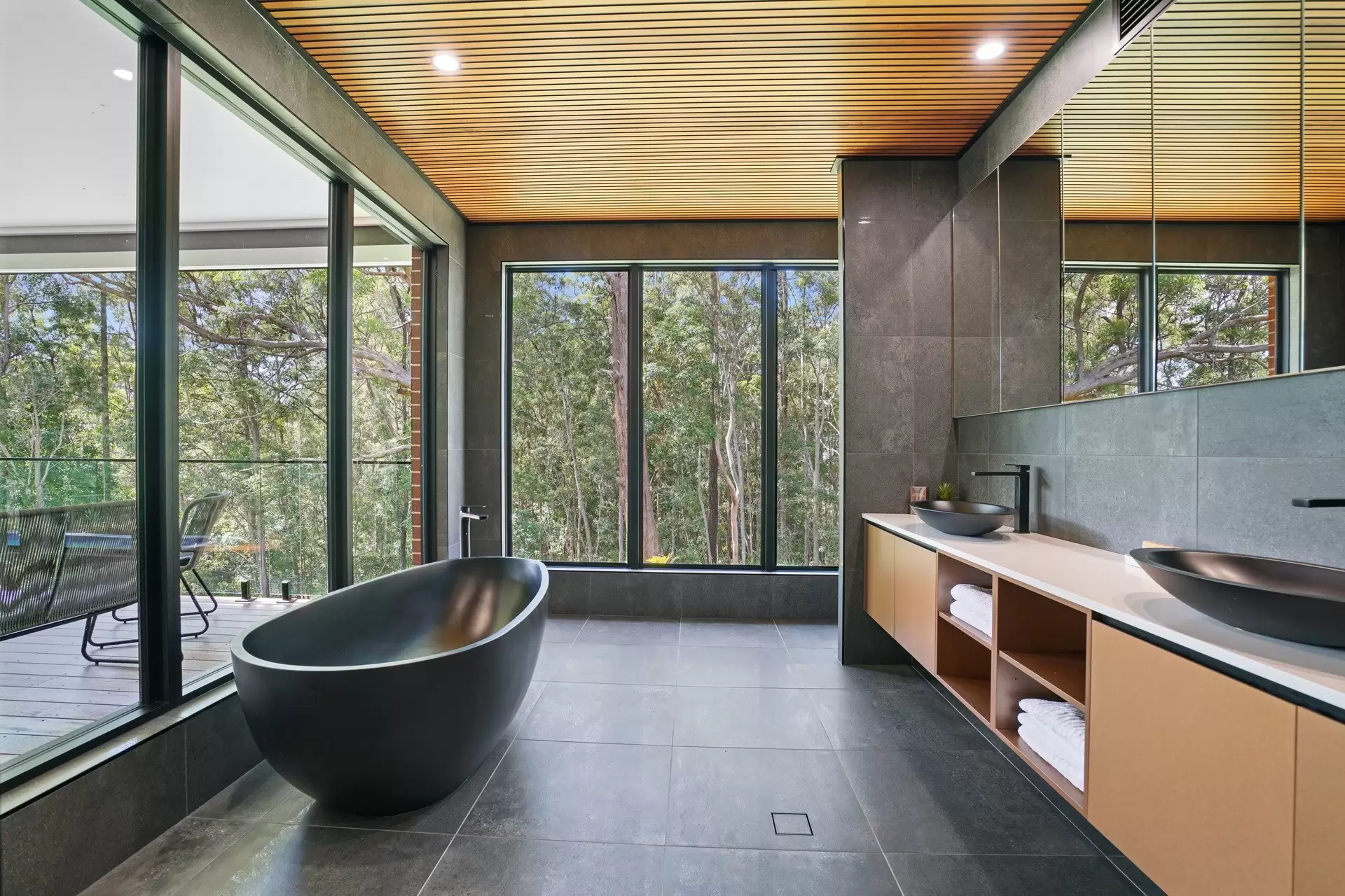 15 Mary Bale Drive, Tallebudgera Sold by Queensland Sotheby's International Realty - image 1