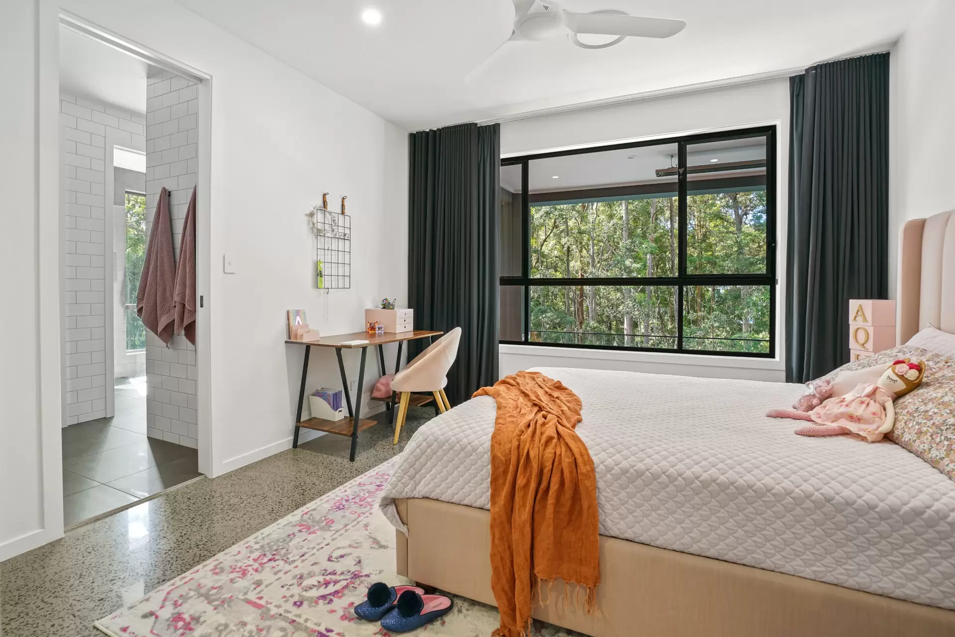 15 Mary Bale Drive, Tallebudgera Sold by Queensland Sotheby's International Realty - image 1