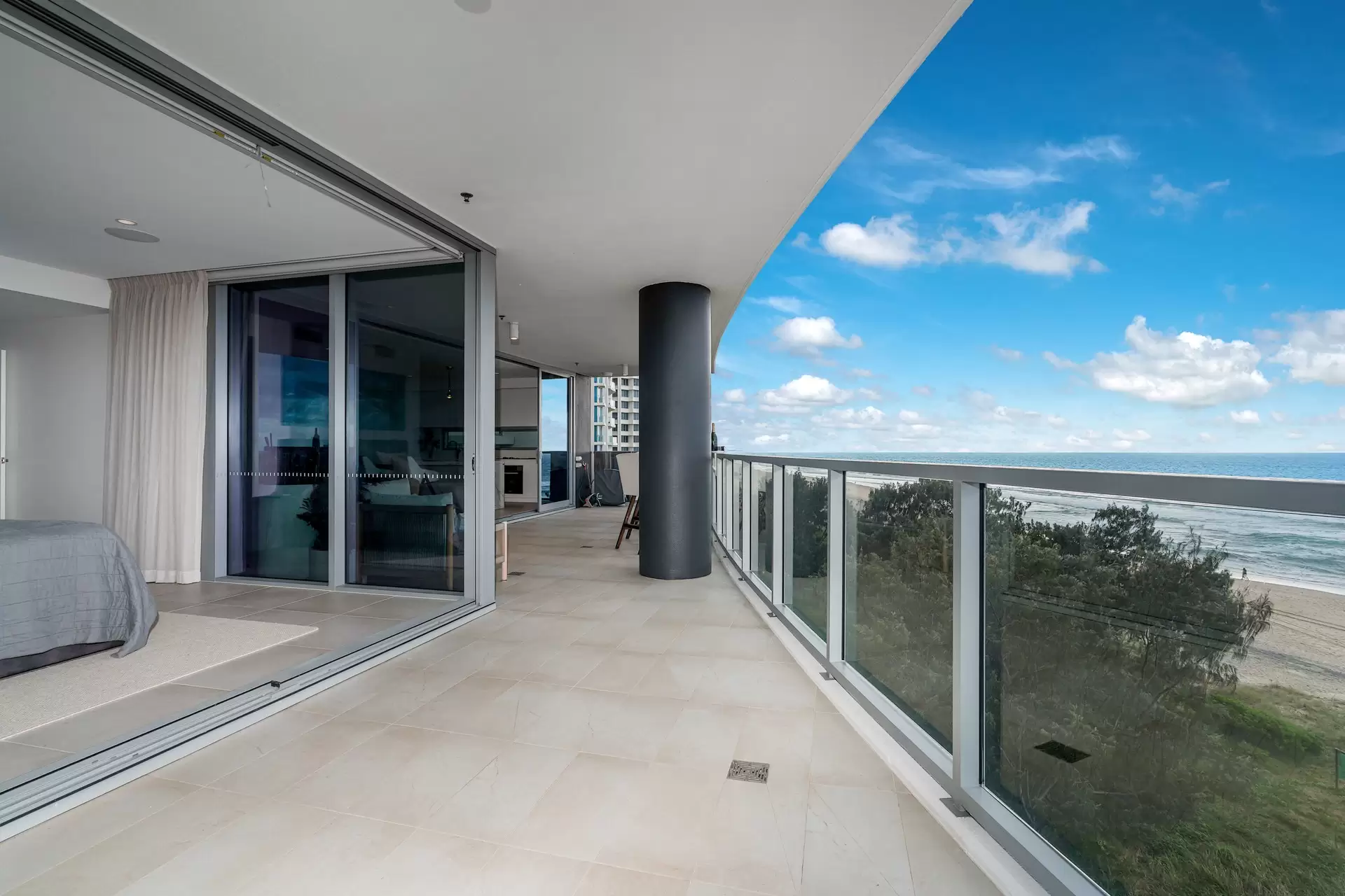 3 Northcliffe Terrace, Surfers Paradise Sold by Queensland Sotheby's International Realty - image 1