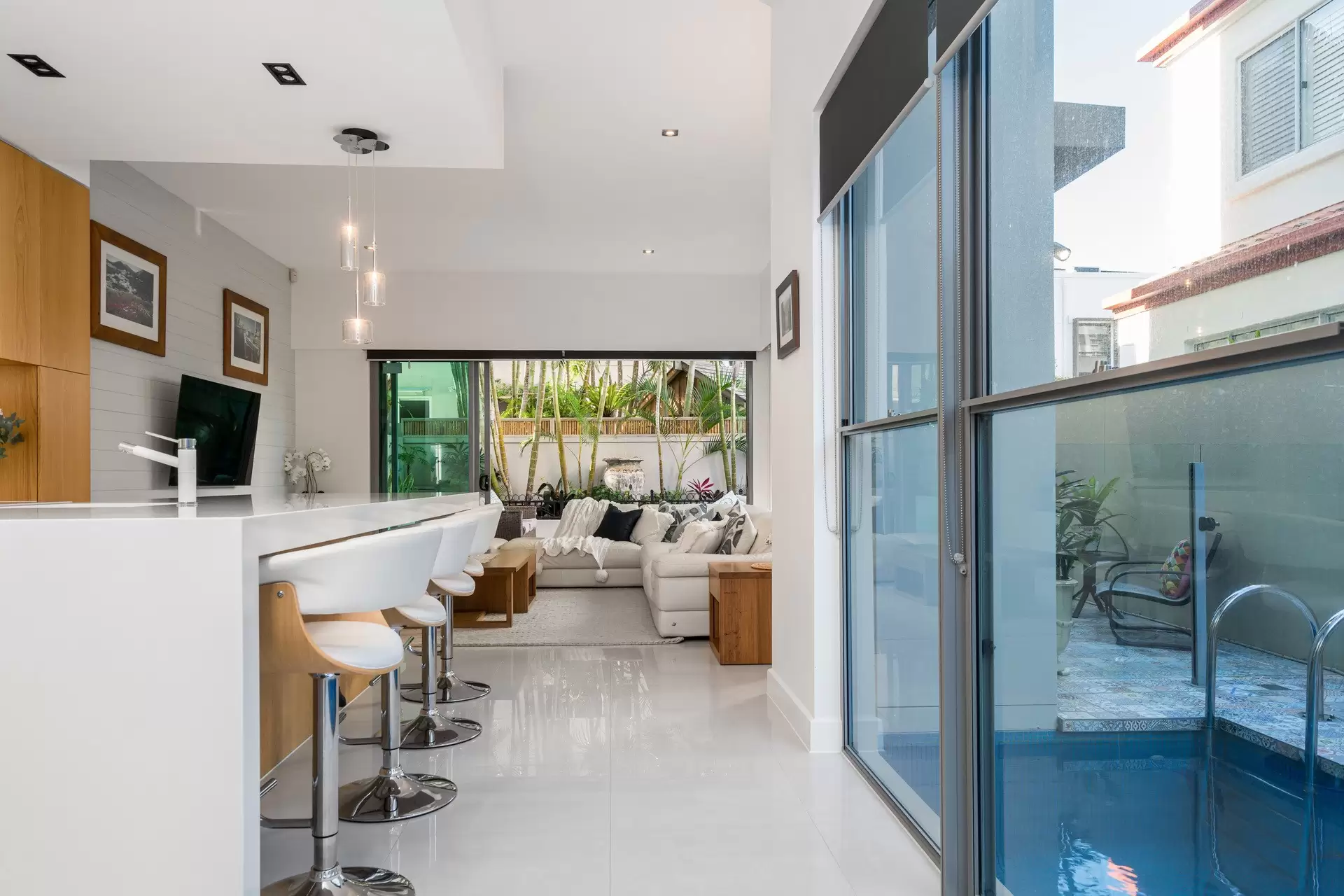 35B Hughes Avenue, Main Beach Sold by Queensland Sotheby's International Realty - image 1