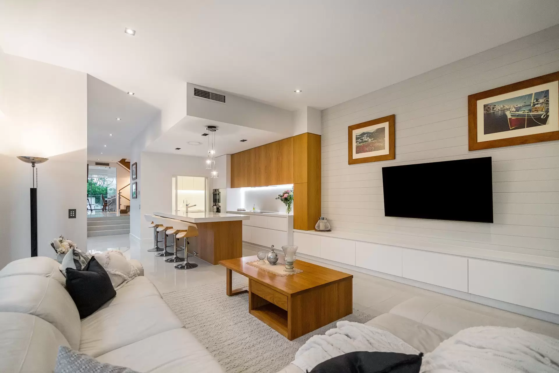 35B Hughes Avenue, Main Beach Sold by Queensland Sotheby's International Realty - image 1