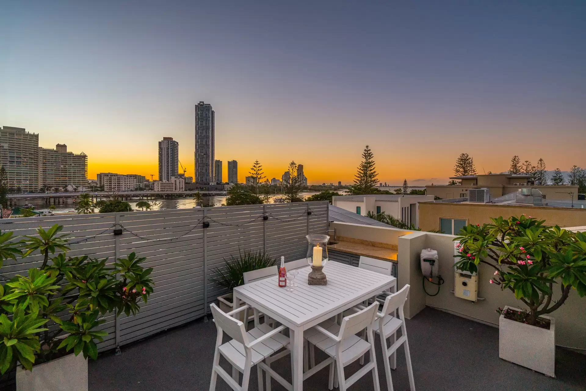 35B Hughes Avenue, Main Beach Sold by Queensland Sotheby's International Realty - image 1