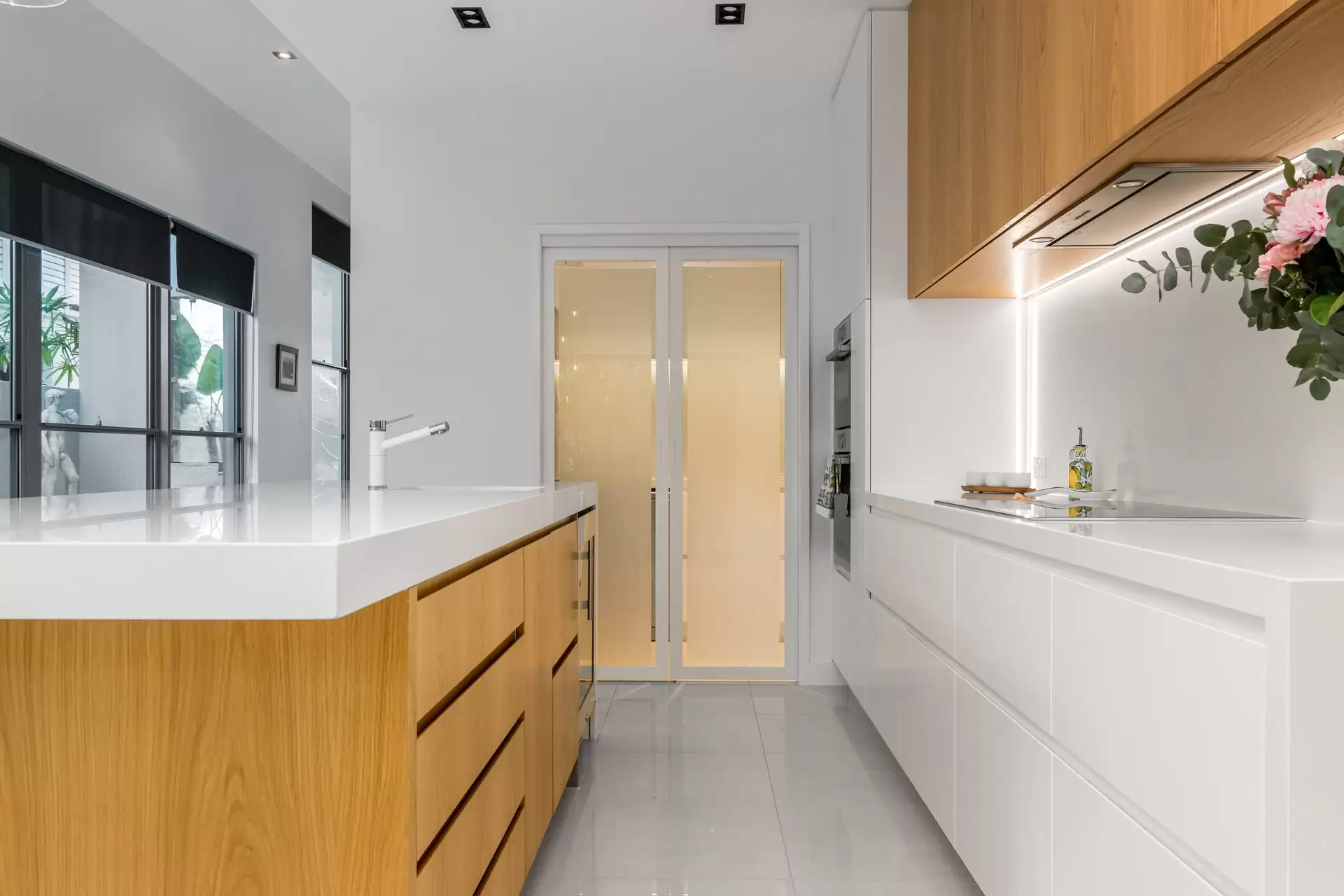35B Hughes Avenue, Main Beach Sold by Queensland Sotheby's International Realty - image 1