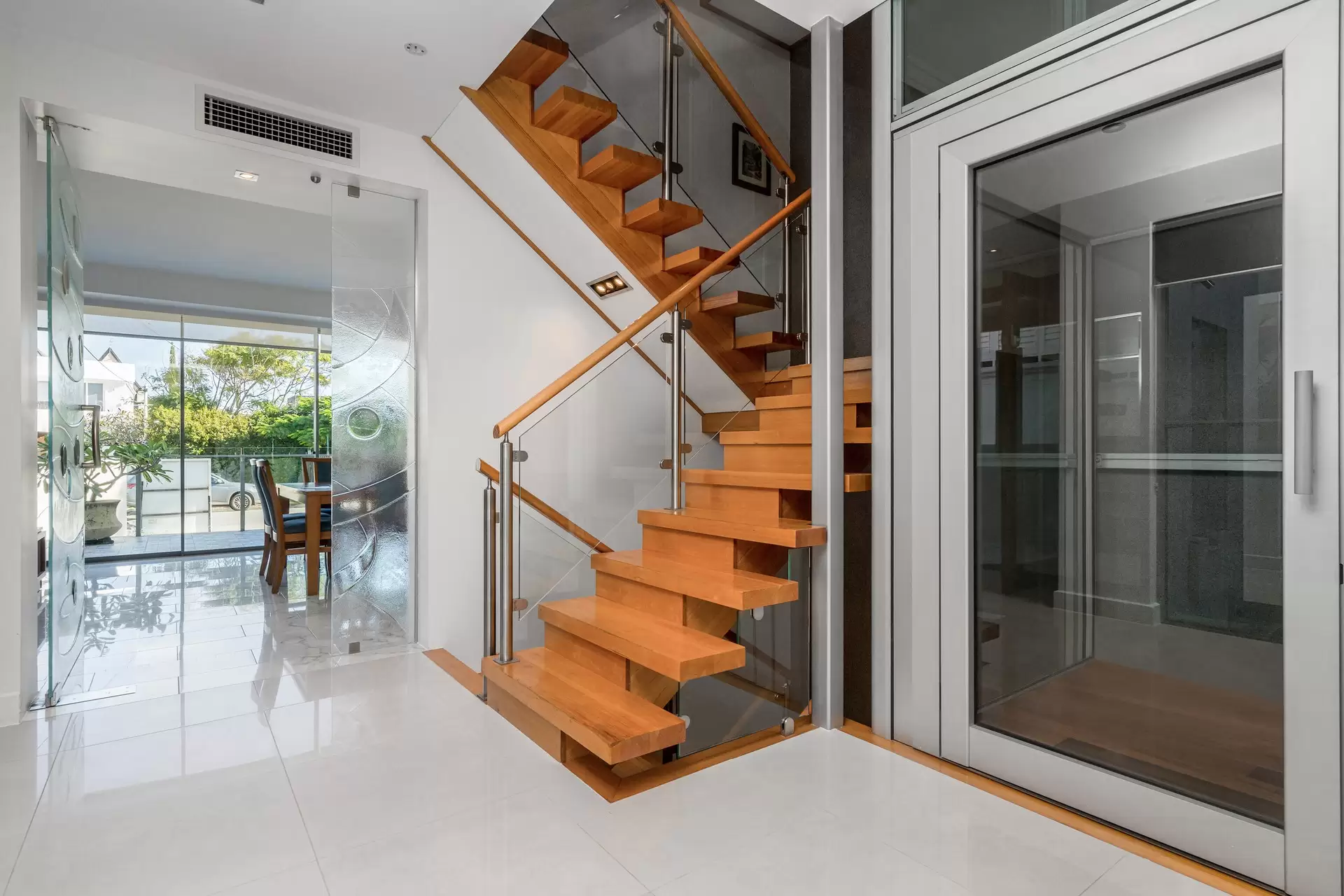 35B Hughes Avenue, Main Beach Sold by Queensland Sotheby's International Realty - image 1
