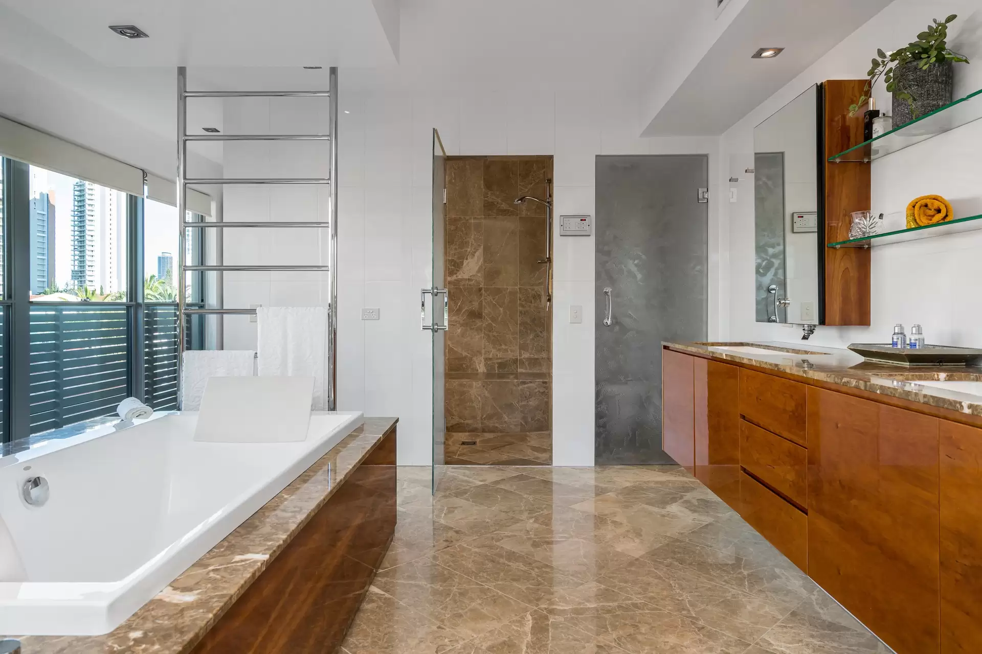 35B Hughes Avenue, Main Beach Sold by Queensland Sotheby's International Realty - image 1
