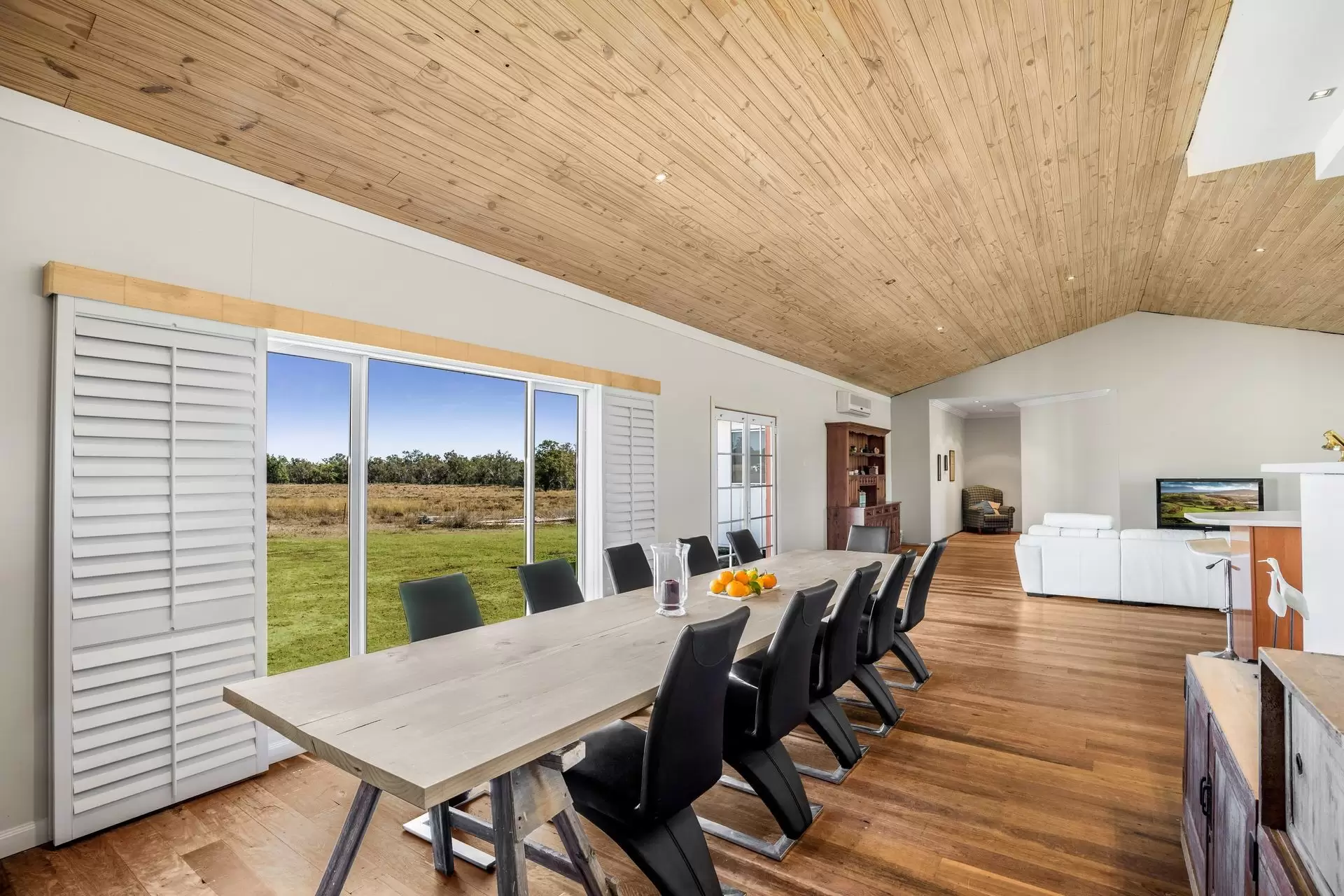 37 Loupals Road, Whetstone Sold by  - image 1