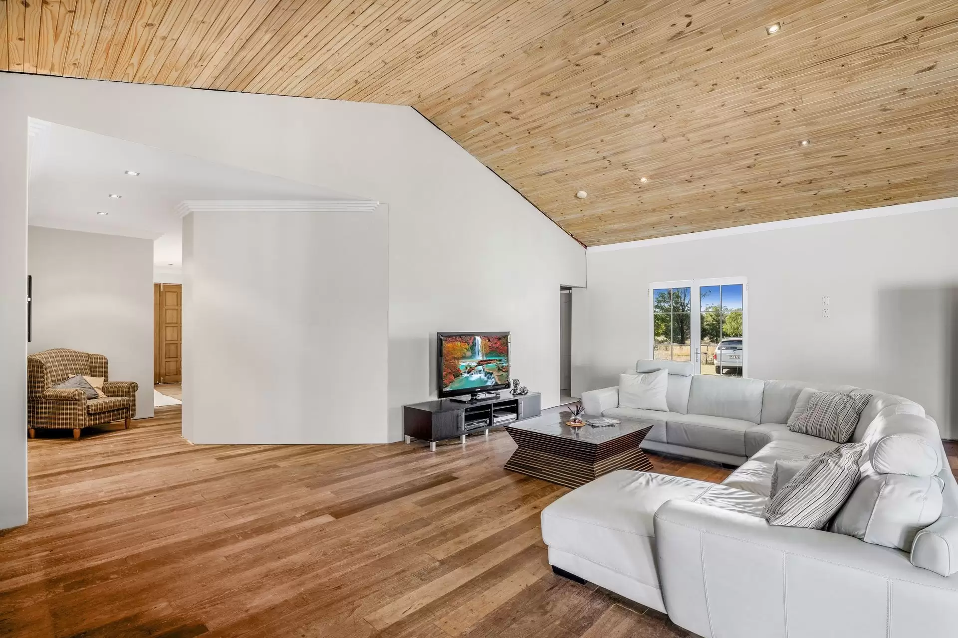 37 Loupals Road, Whetstone Sold by  - image 1