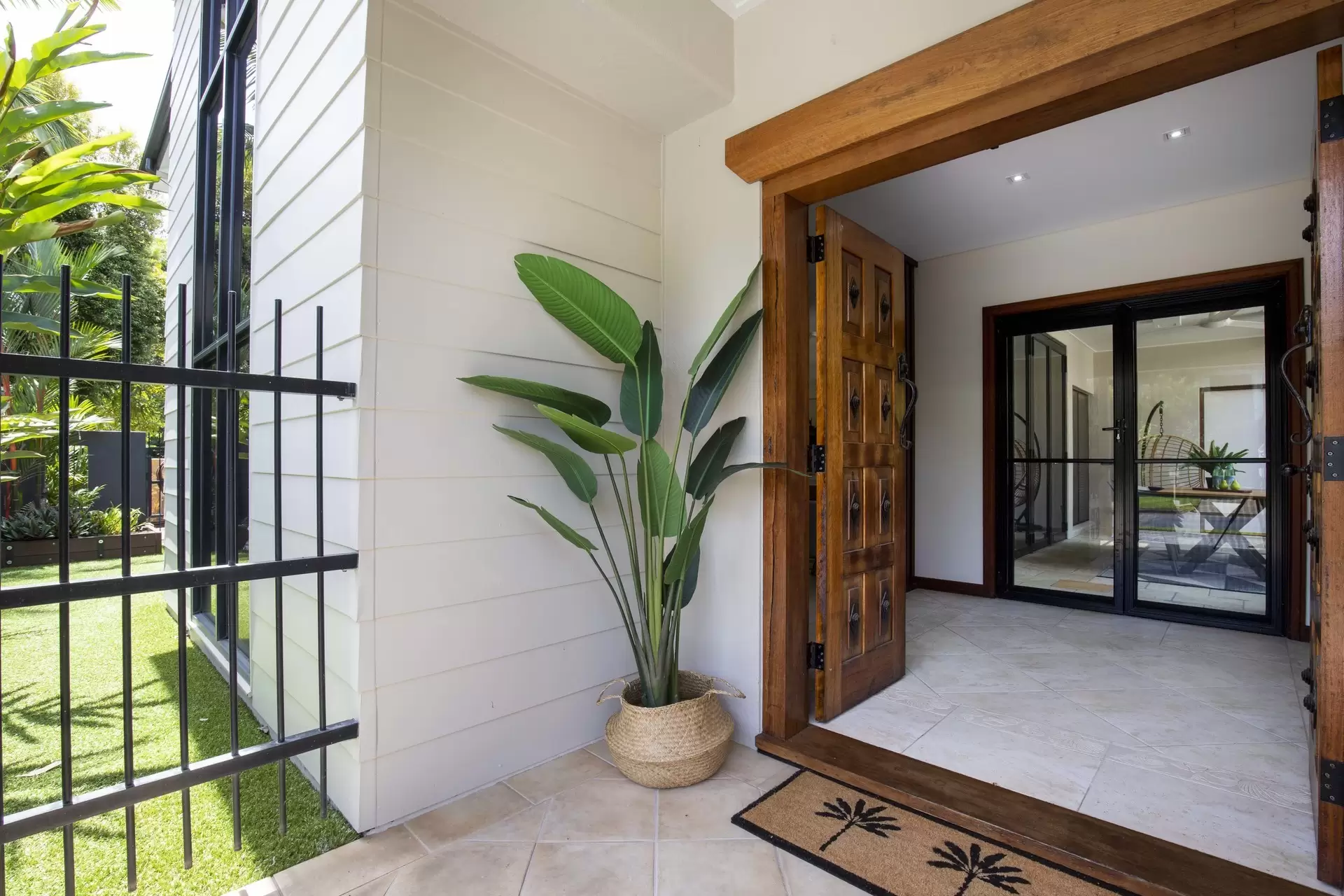 25 Solander Boulevard, Port Douglas Sold by  - image 1