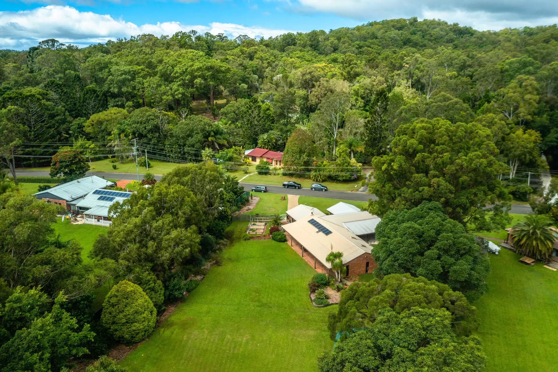 70 Coorabin Court, Tallebudgera Sold by Queensland Sotheby's International Realty - image 1