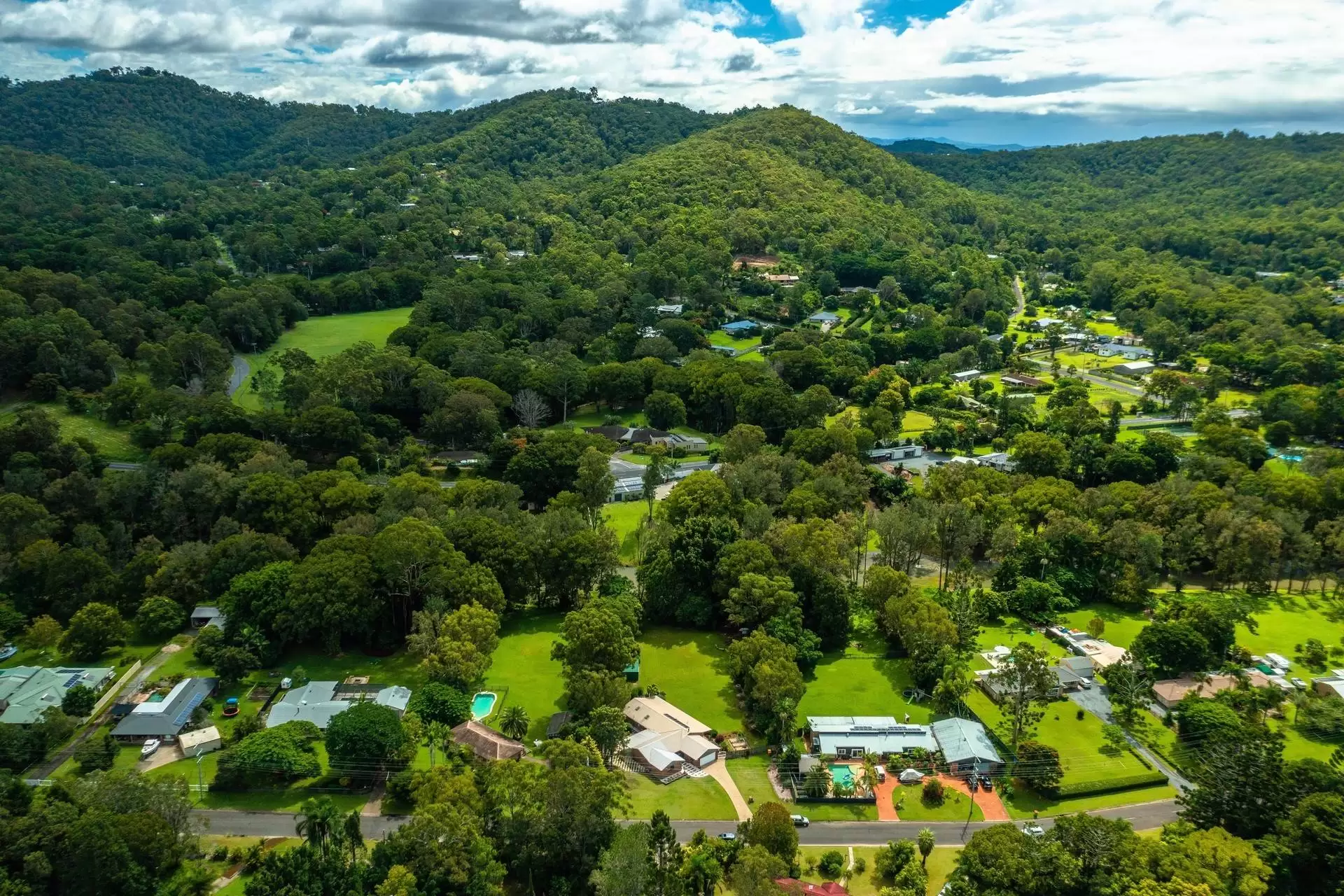 70 Coorabin Court, Tallebudgera Sold by Queensland Sotheby's International Realty - image 1
