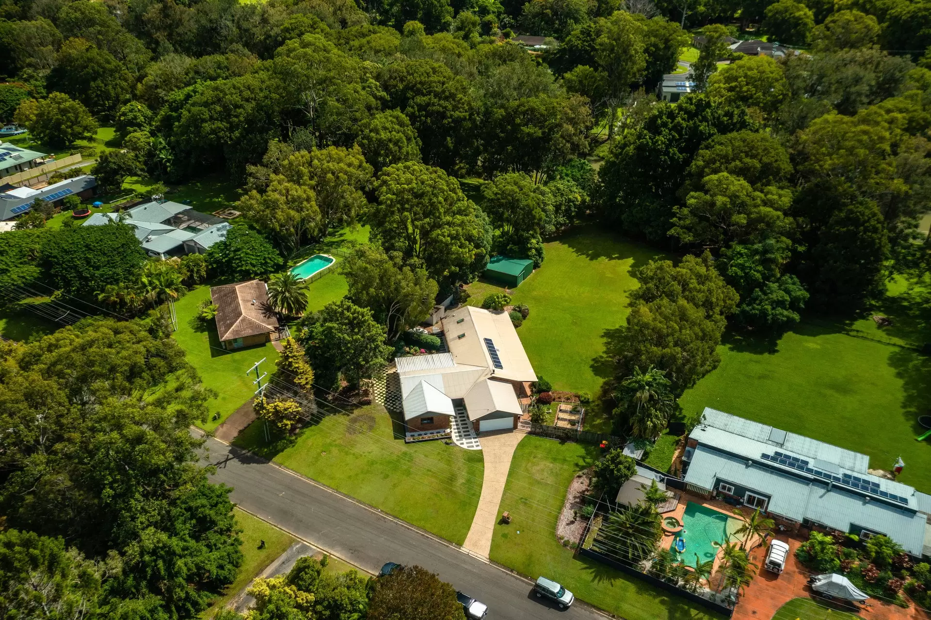 70 Coorabin Court, Tallebudgera Sold by Queensland Sotheby's International Realty - image 1