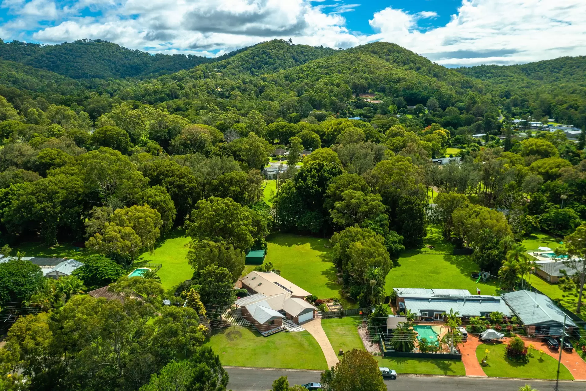 70 Coorabin Court, Tallebudgera Sold by Queensland Sotheby's International Realty - image 1