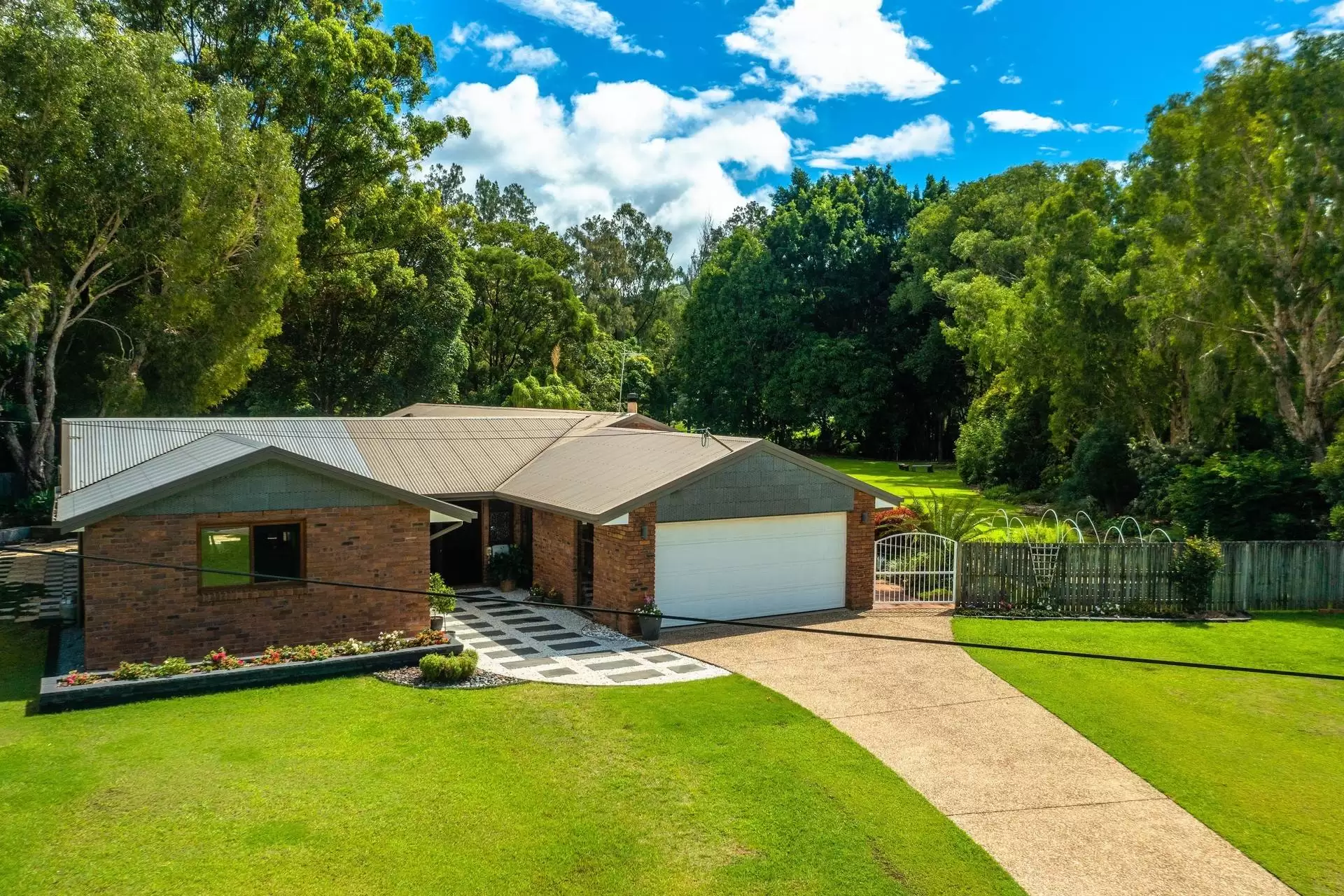 70 Coorabin Court, Tallebudgera Sold by Queensland Sotheby's International Realty - image 1