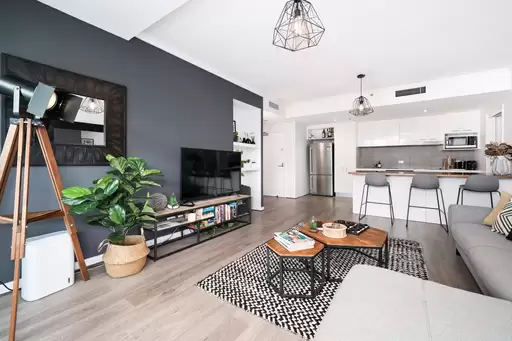 2219/33 T E Peters Drive, Broadbeach Waters Sold by Queensland Sotheby's International Realty