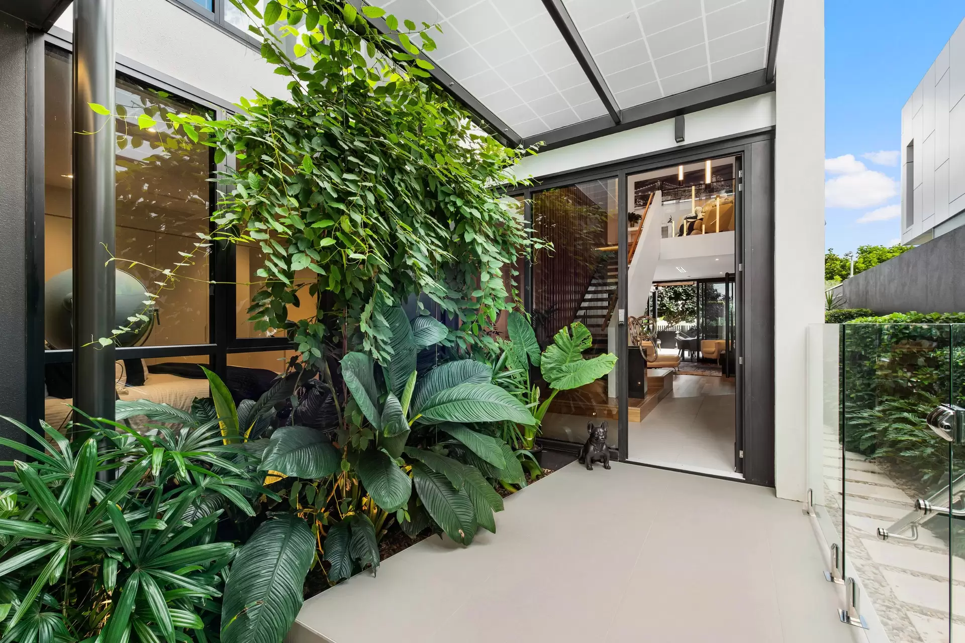 94 Parkside Circuit, Hamilton Sold by  - image 1