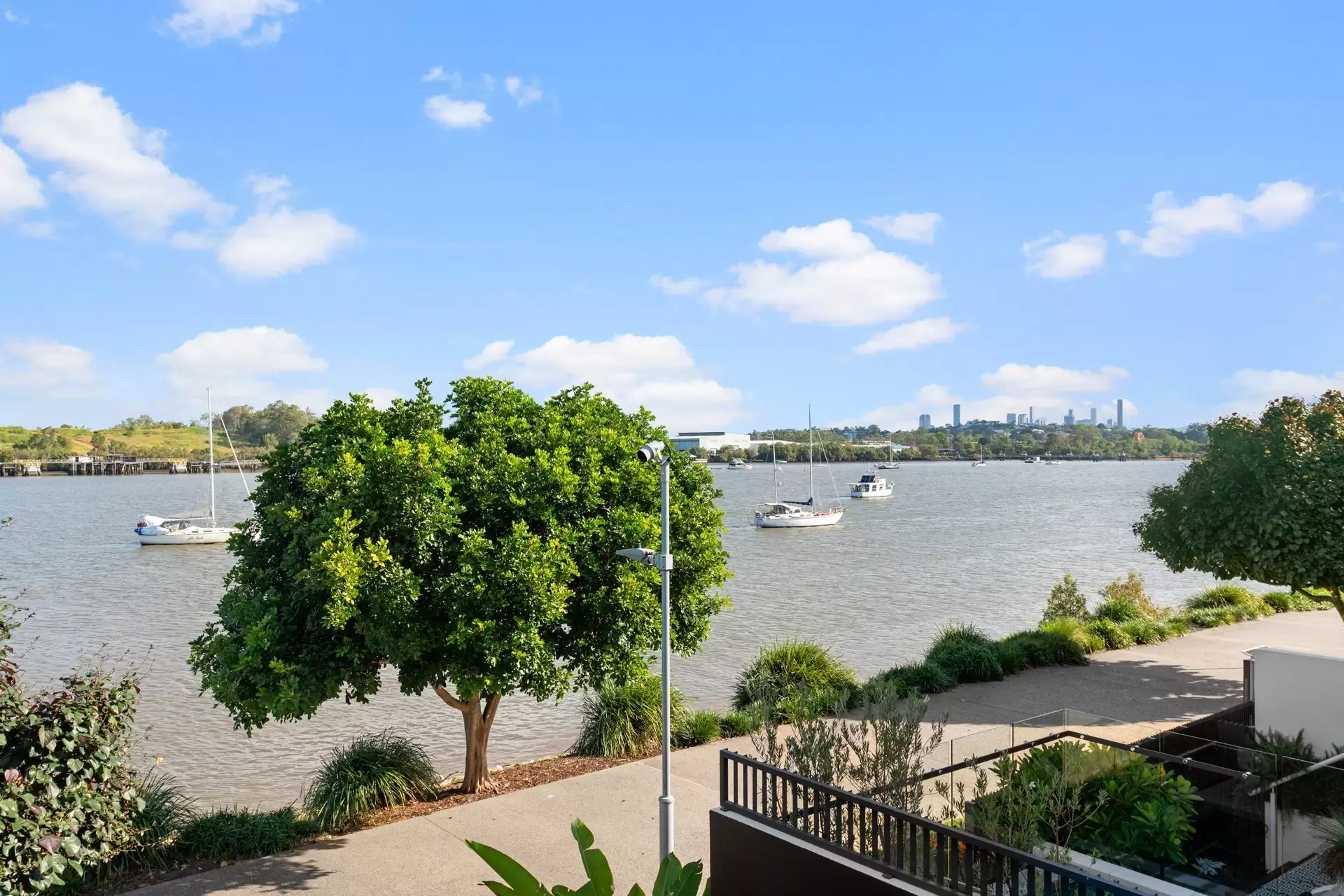 94 Parkside Circuit, Hamilton Sold by  - image 1
