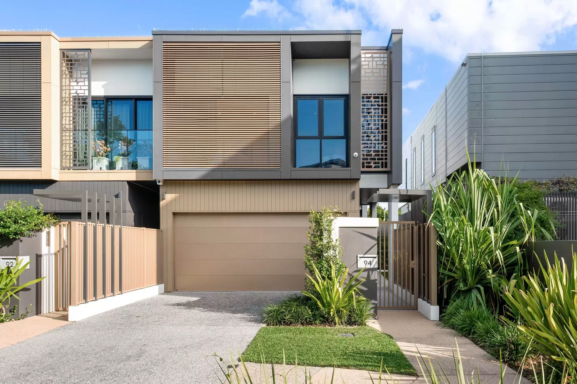 94 Parkside Circuit, Hamilton Sold by Queensland Sotheby's International Realty - image 1