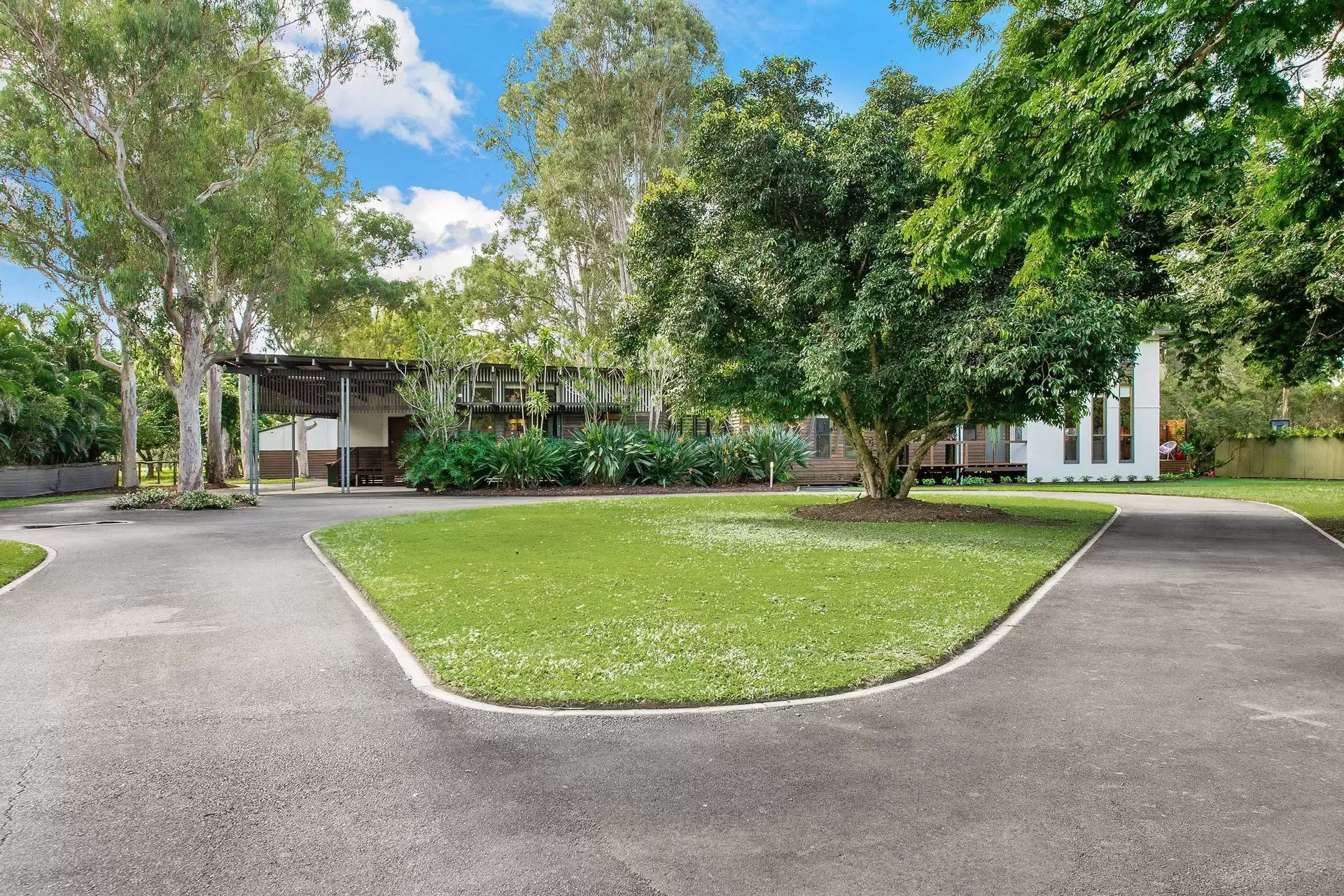628 Formosa Road, Gumdale Sold by Queensland Sotheby's International Realty - image 1