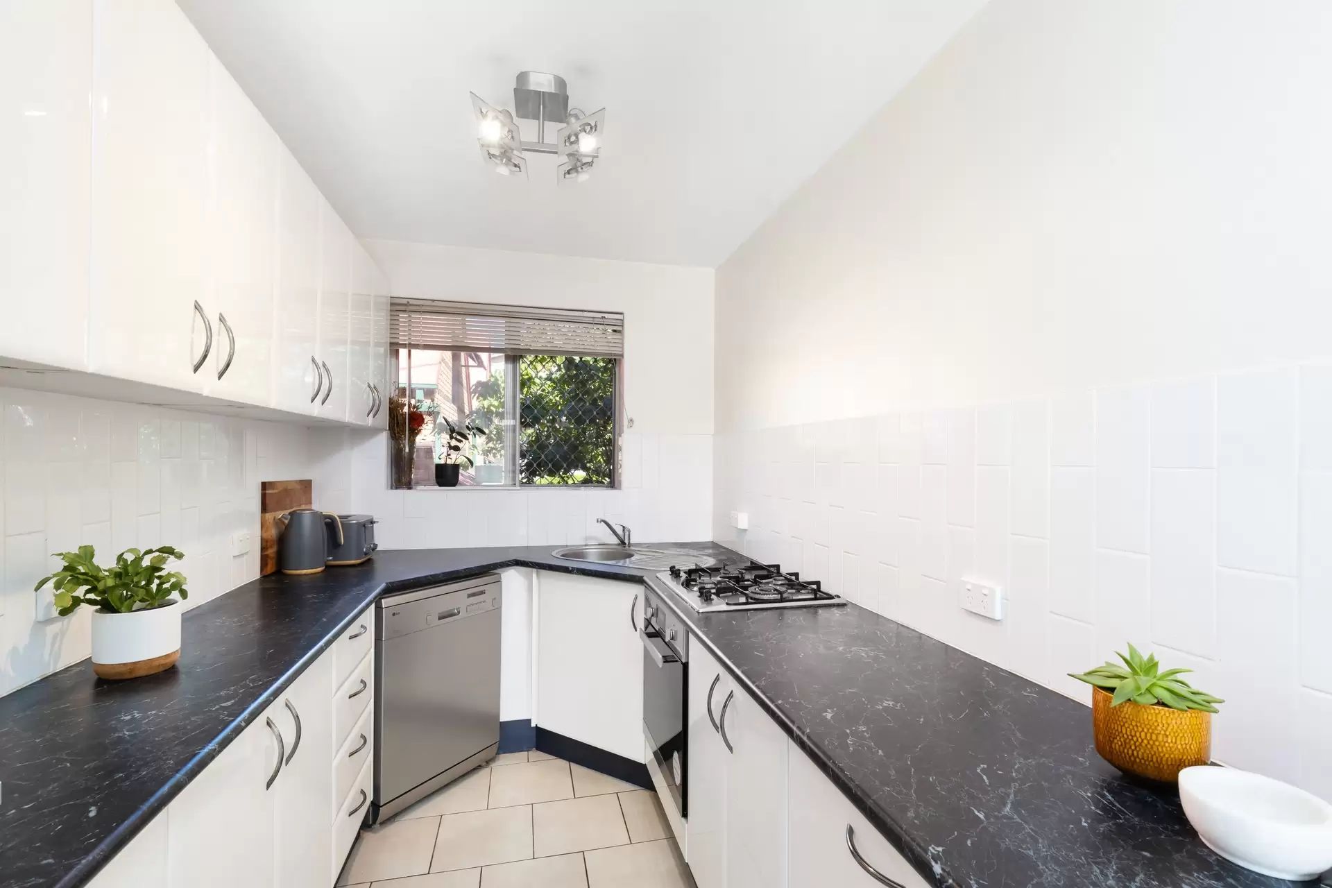 2/90 Harcourt Street, New Farm Sold by  - image 1
