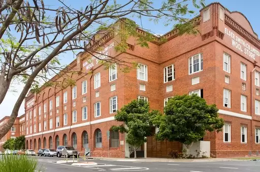 229/64  Macquarie Street, Teneriffe Sold by  - image 1