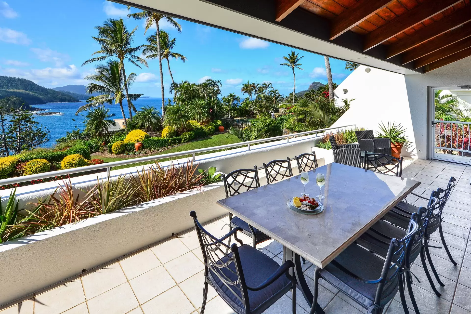 4/12 Whitsunday Boulevard, Hamilton Island Sold by  - image 1