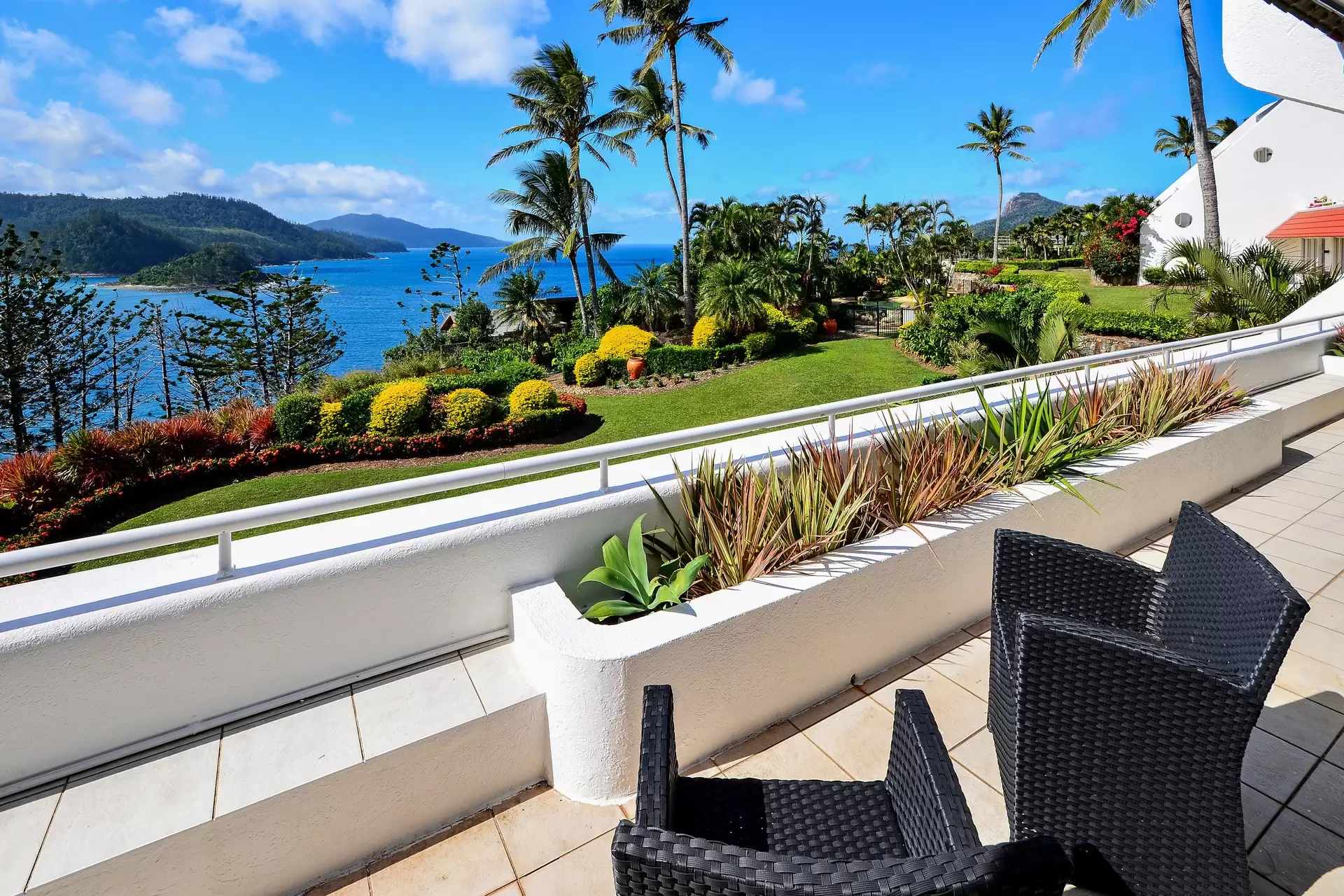 4/12 Whitsunday Boulevard, Hamilton Island Sold by  - image 1
