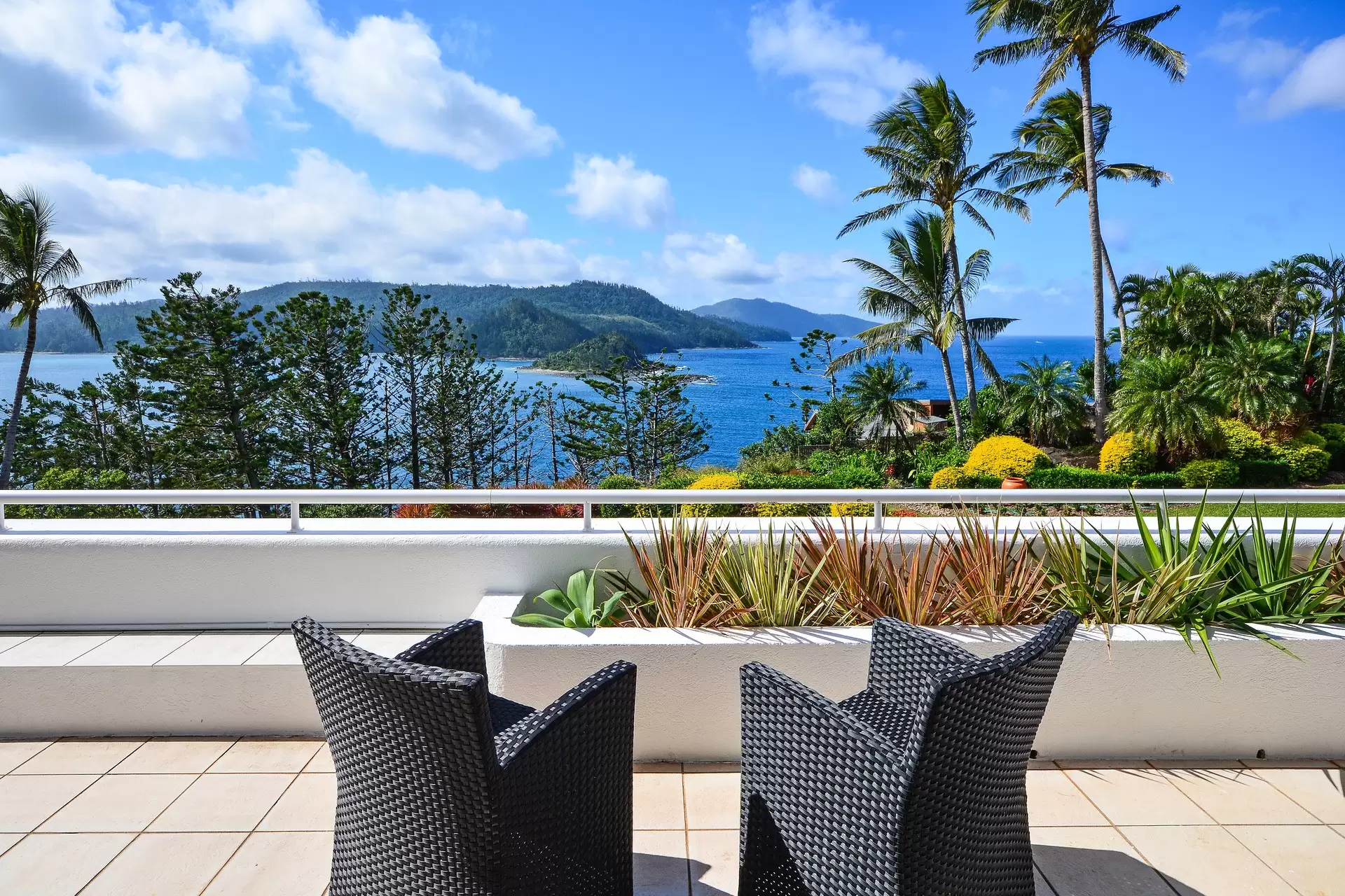 4/12 Whitsunday Boulevard, Hamilton Island Sold by  - image 1