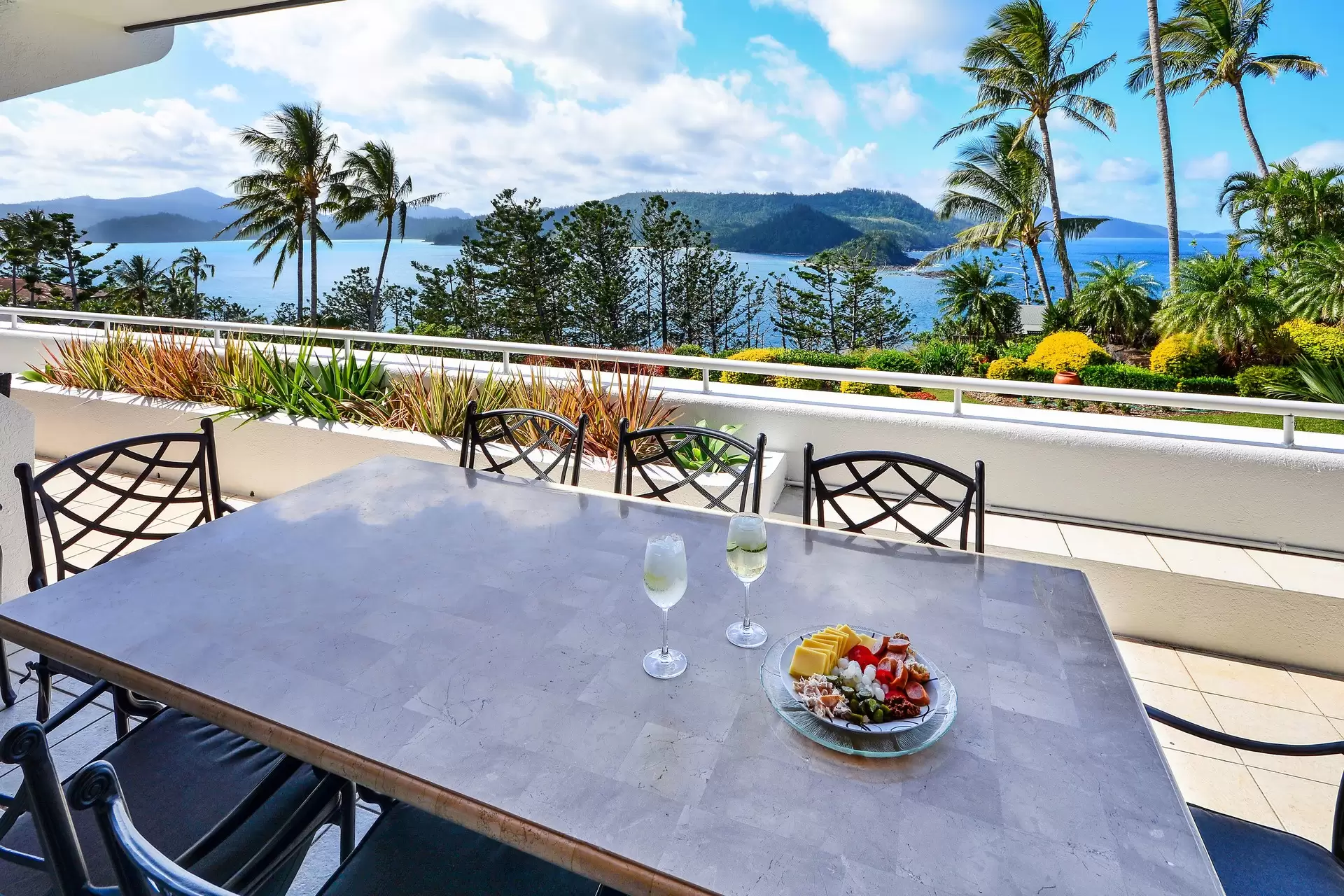 4/12 Whitsunday Boulevard, Hamilton Island Sold by  - image 1