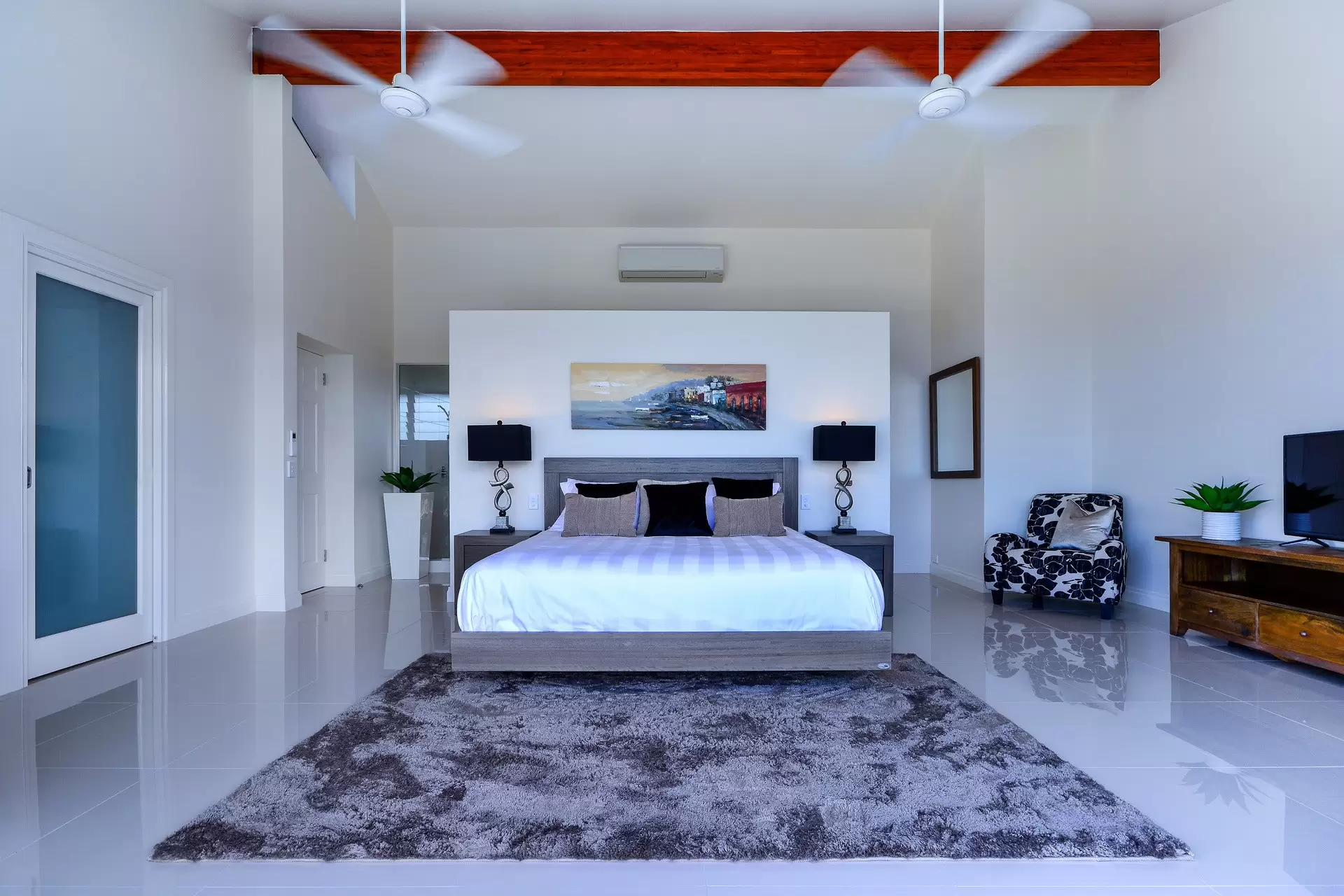 4/12 Whitsunday Boulevard, Hamilton Island Sold by Queensland Sotheby's International Realty - image 1
