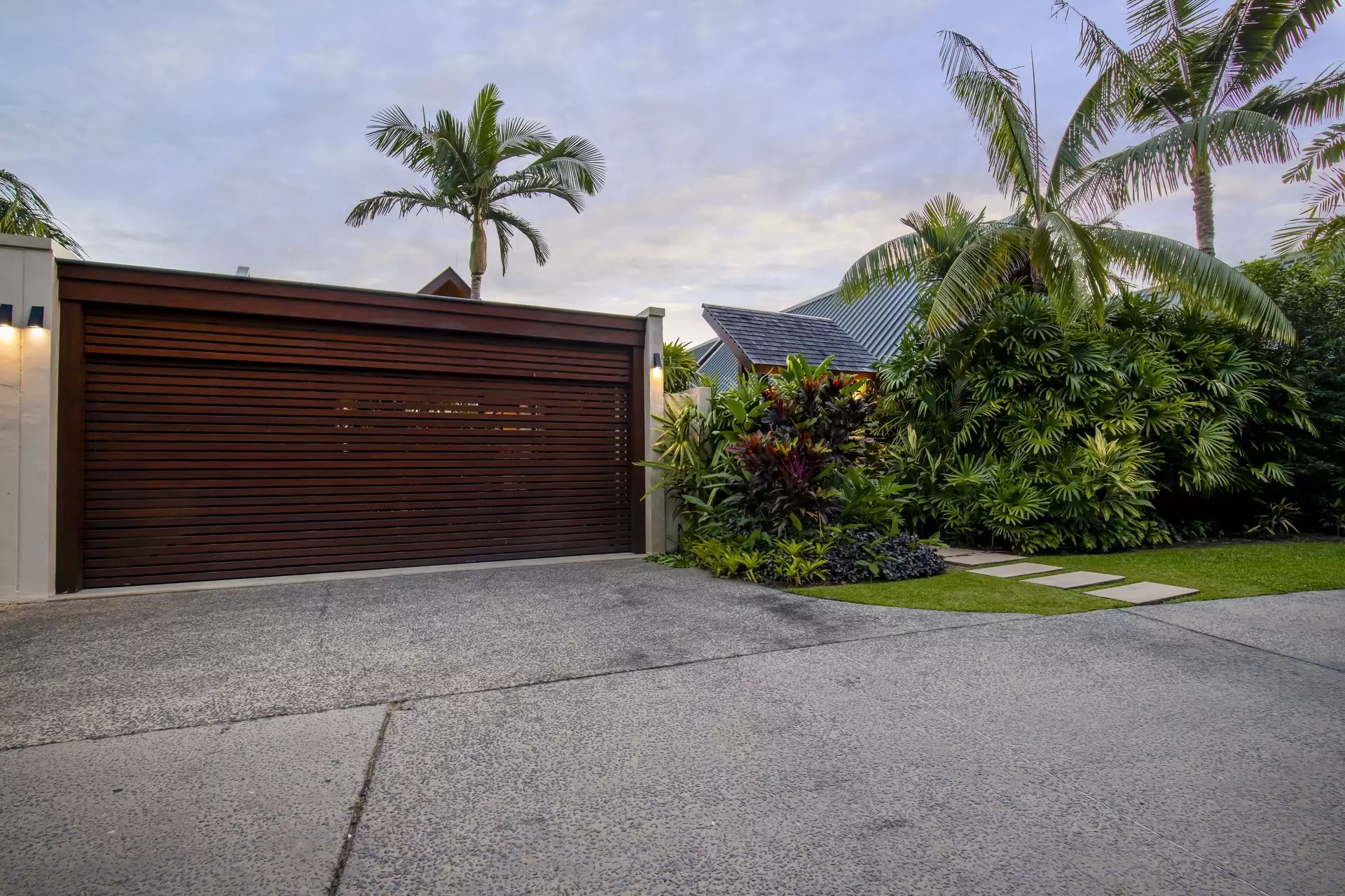 10 Bale Drive, Port Douglas Sold by Queensland Sotheby's International Realty - image 1