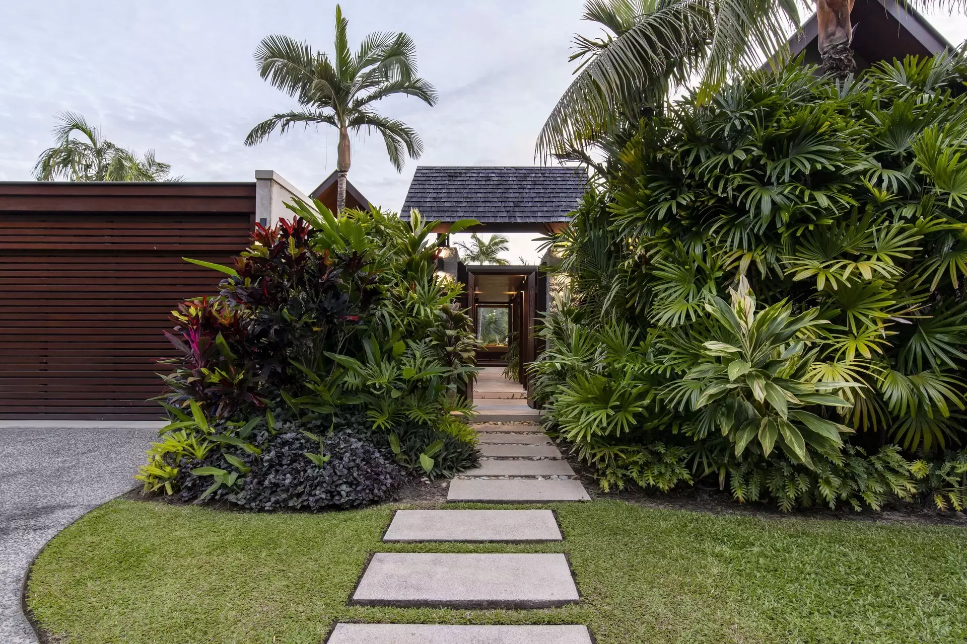 10 Bale Drive, Port Douglas Sold by Queensland Sotheby's International Realty - image 1