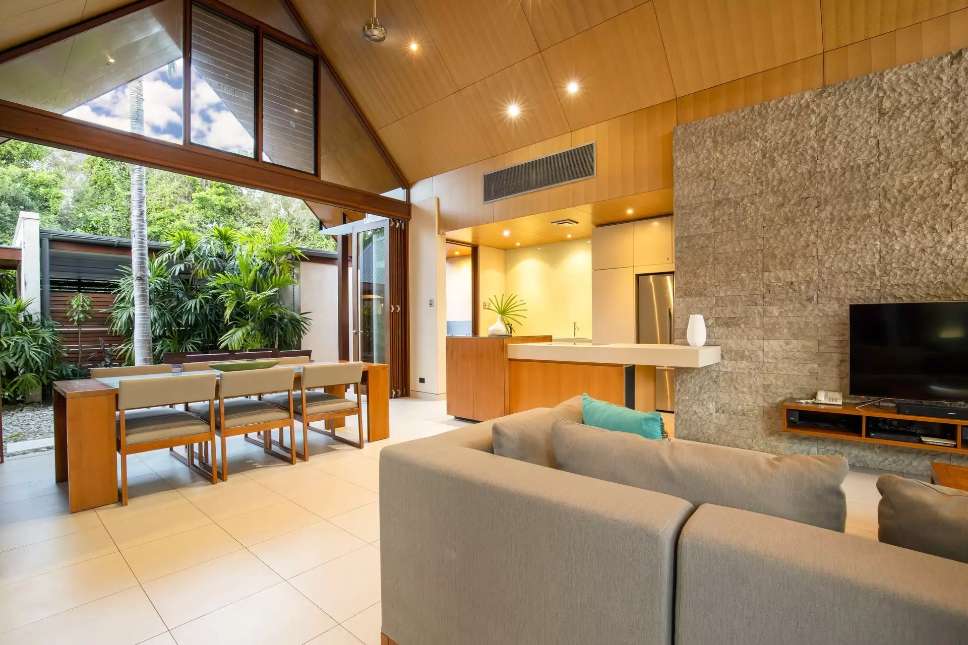10 Bale Drive, Port Douglas Sold by  - image 1