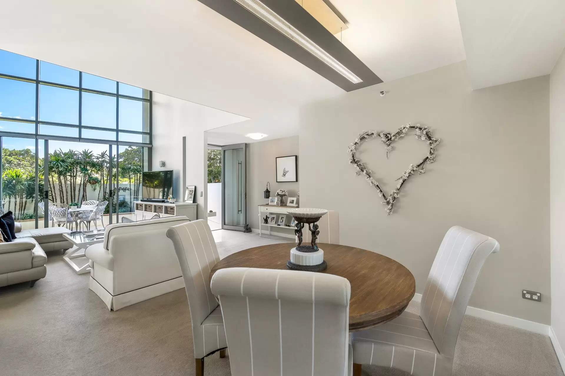 2002/1 Lennie Avenue, Main Beach Sold by Queensland Sotheby's International Realty - image 1