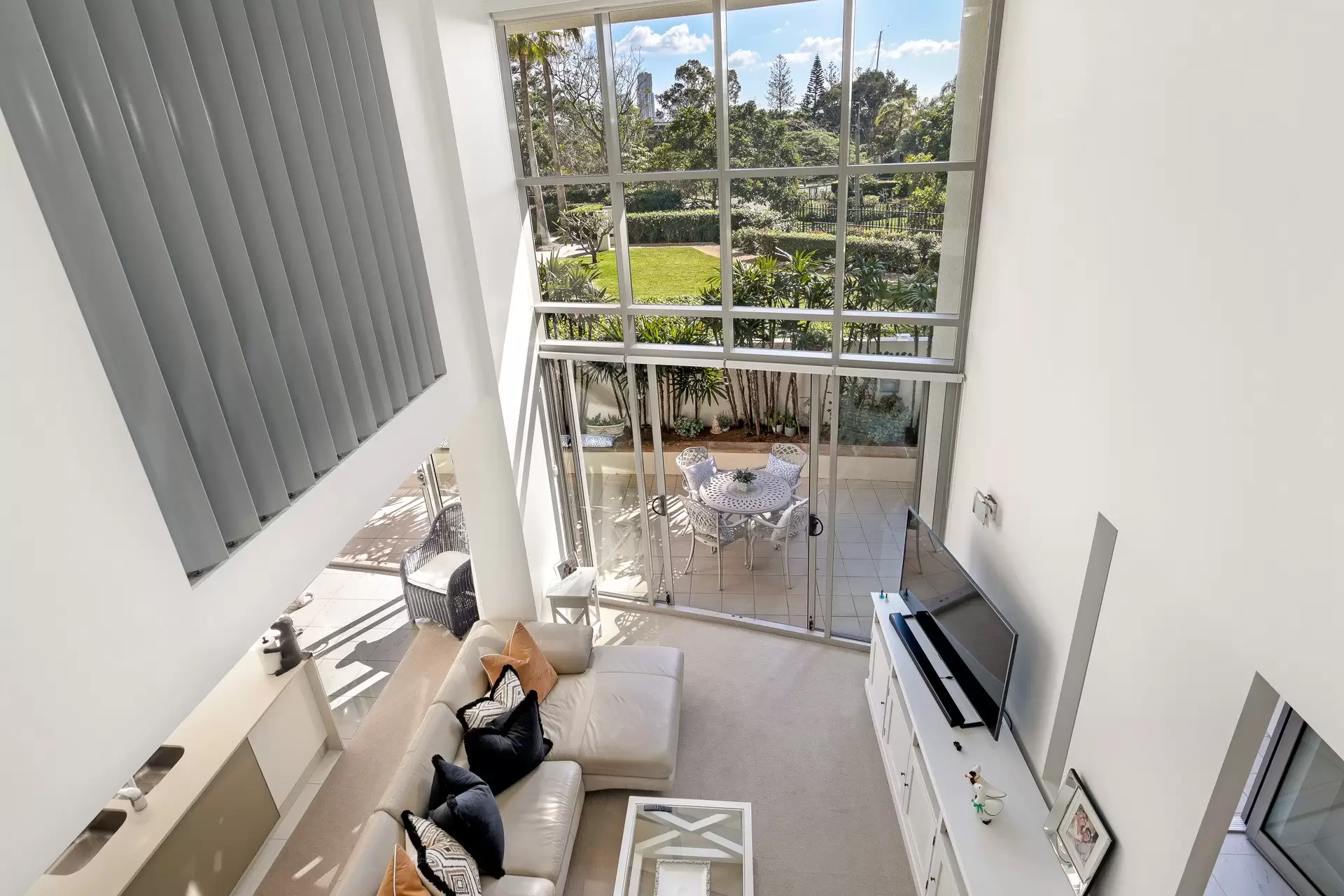 2002/1 Lennie Avenue, Main Beach Sold by Queensland Sotheby's International Realty - image 1