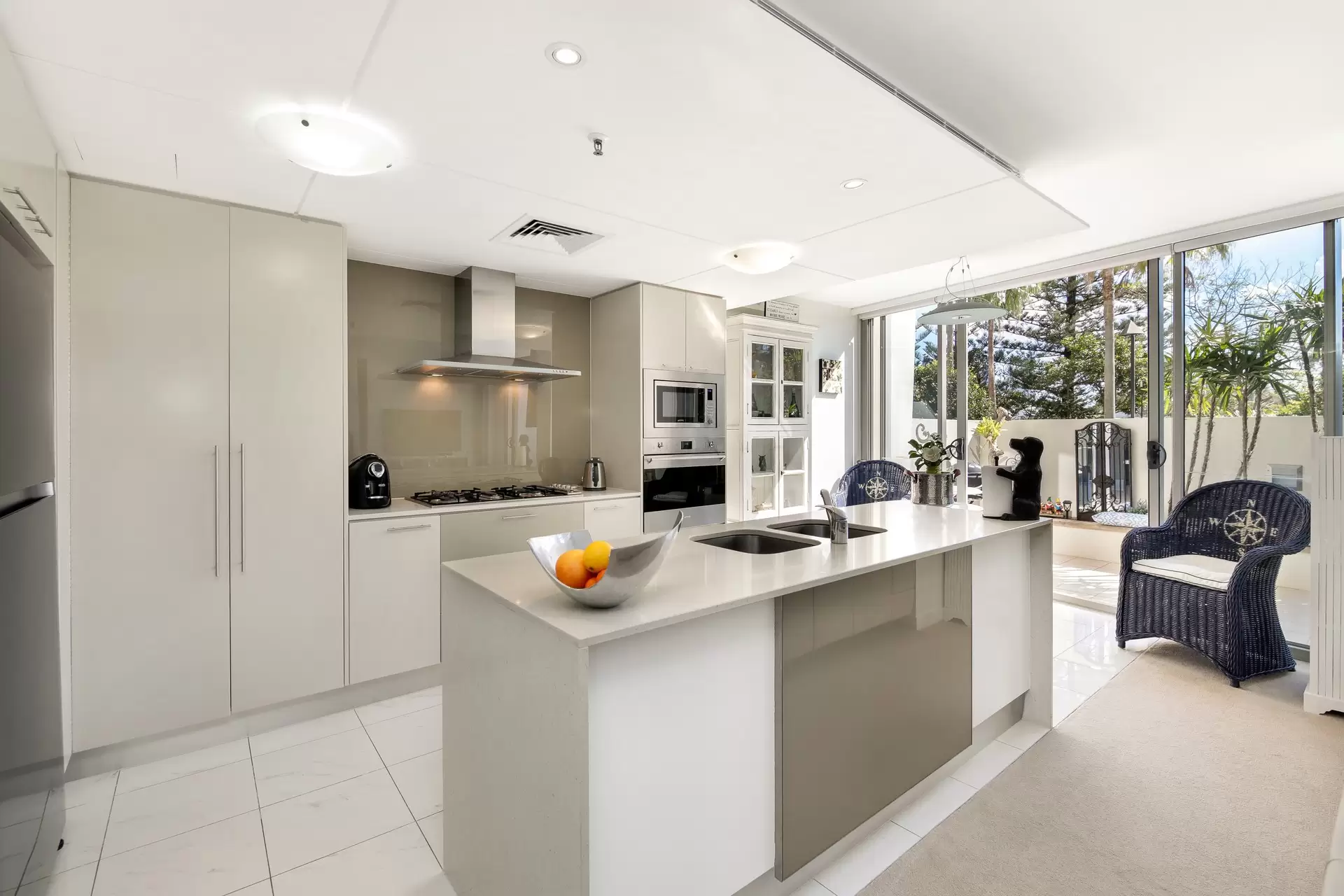 2002/1 Lennie Avenue, Main Beach Sold by Queensland Sotheby's International Realty - image 1