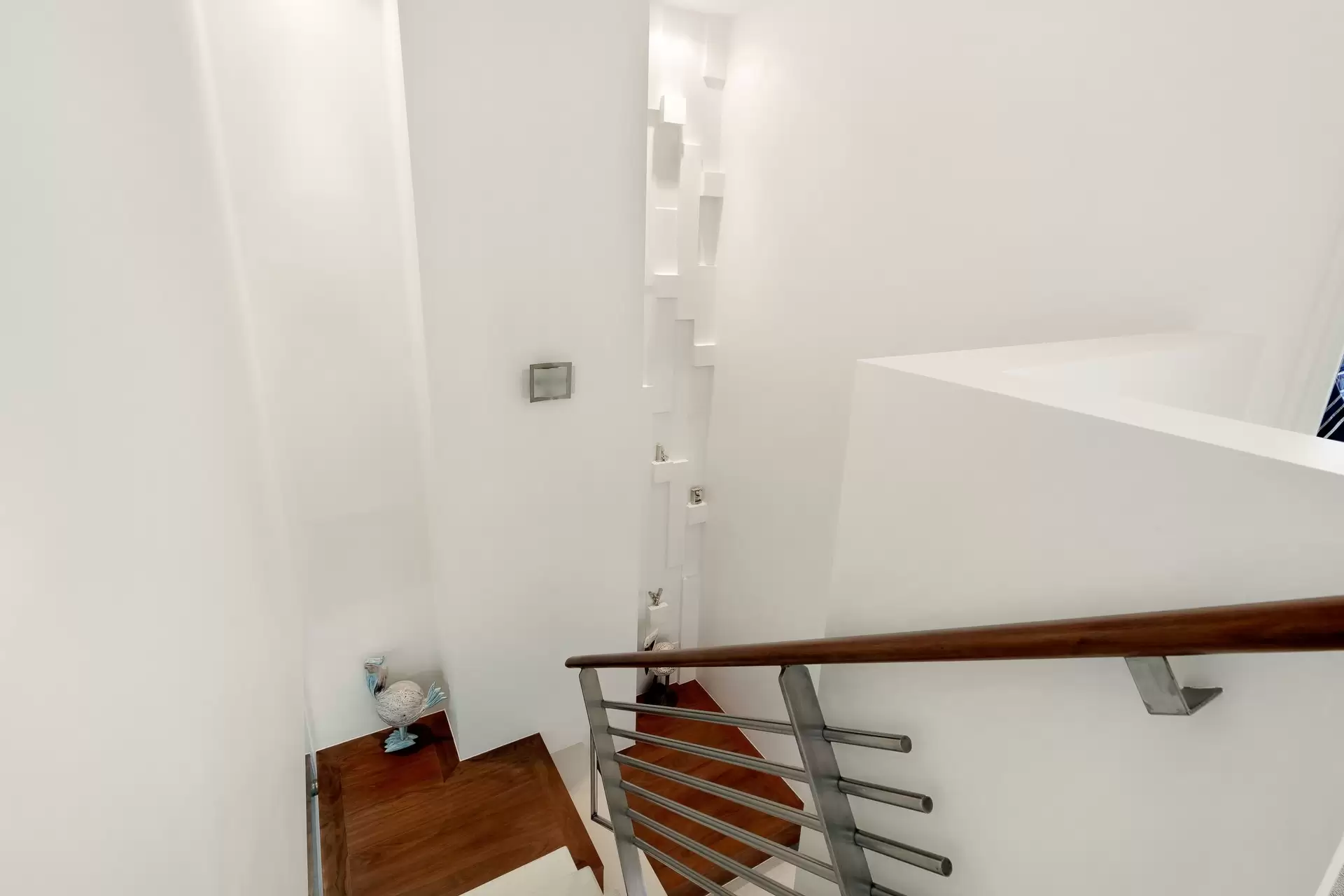 2002/1 Lennie Avenue, Main Beach Sold by Queensland Sotheby's International Realty - image 1