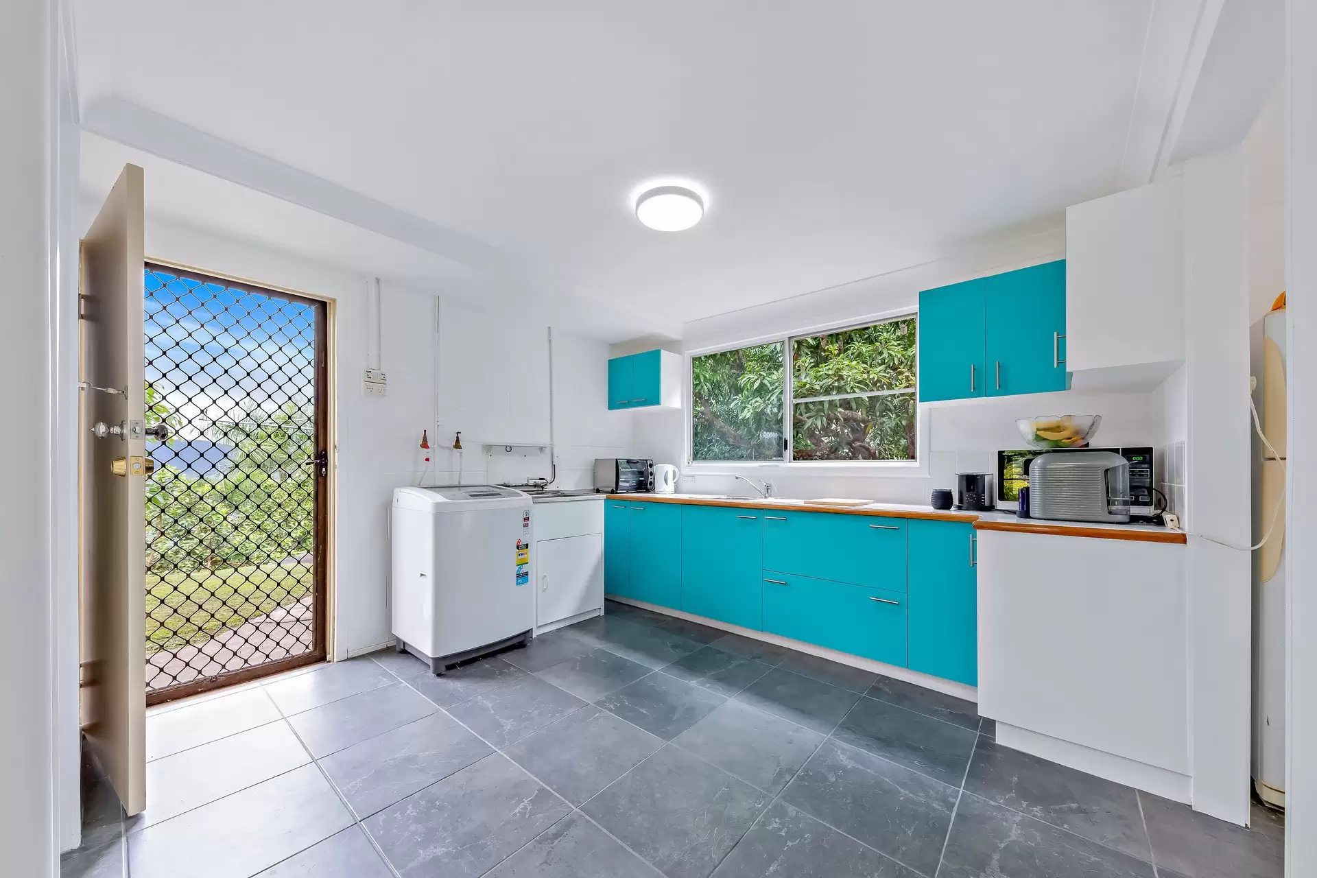 61 Black Road, Riordanvale Sold by Queensland Sotheby's International Realty - image 1